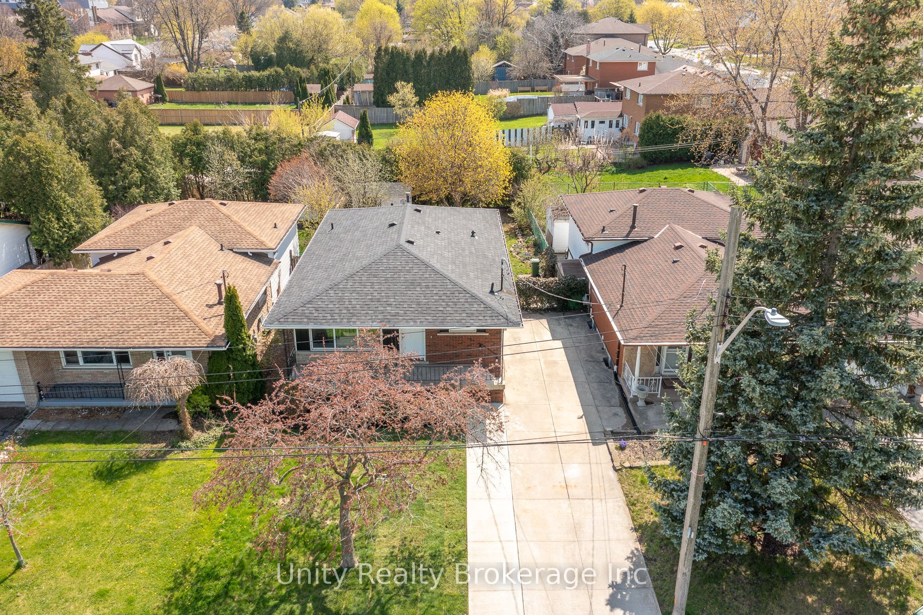 23 Tyrone Drive, Hamilton, ON L9C 2M6 photo 2