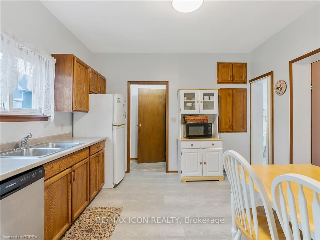49 Mintern Avenue, Brantford, ON N3S 1K9 photo 3