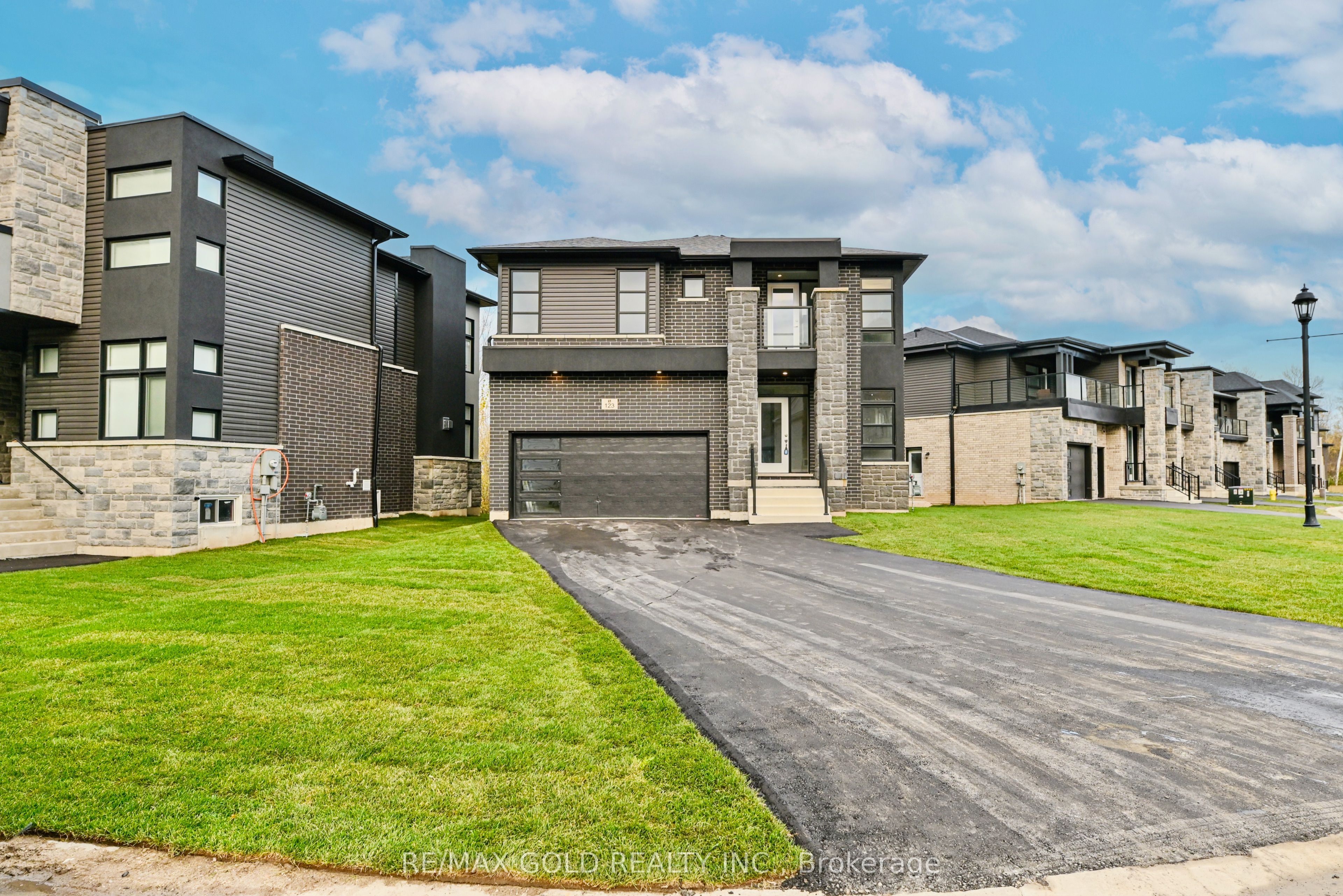 123 Jewel Street, Blue Mountains, ON N0H 1J0 photo 2