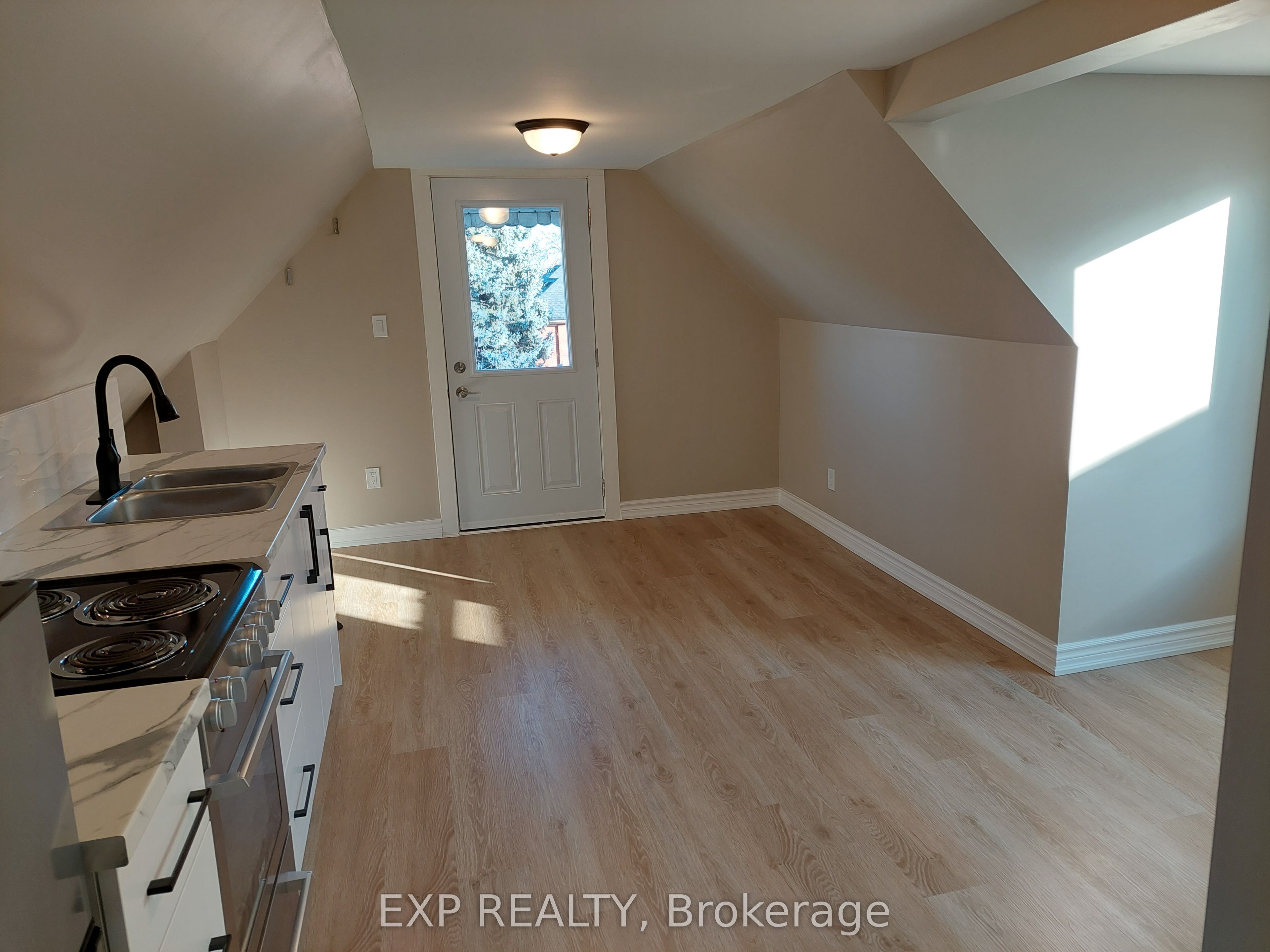 148 Gibson Avenue LOFT, Hamilton, ON L8L 6J8 photo 4