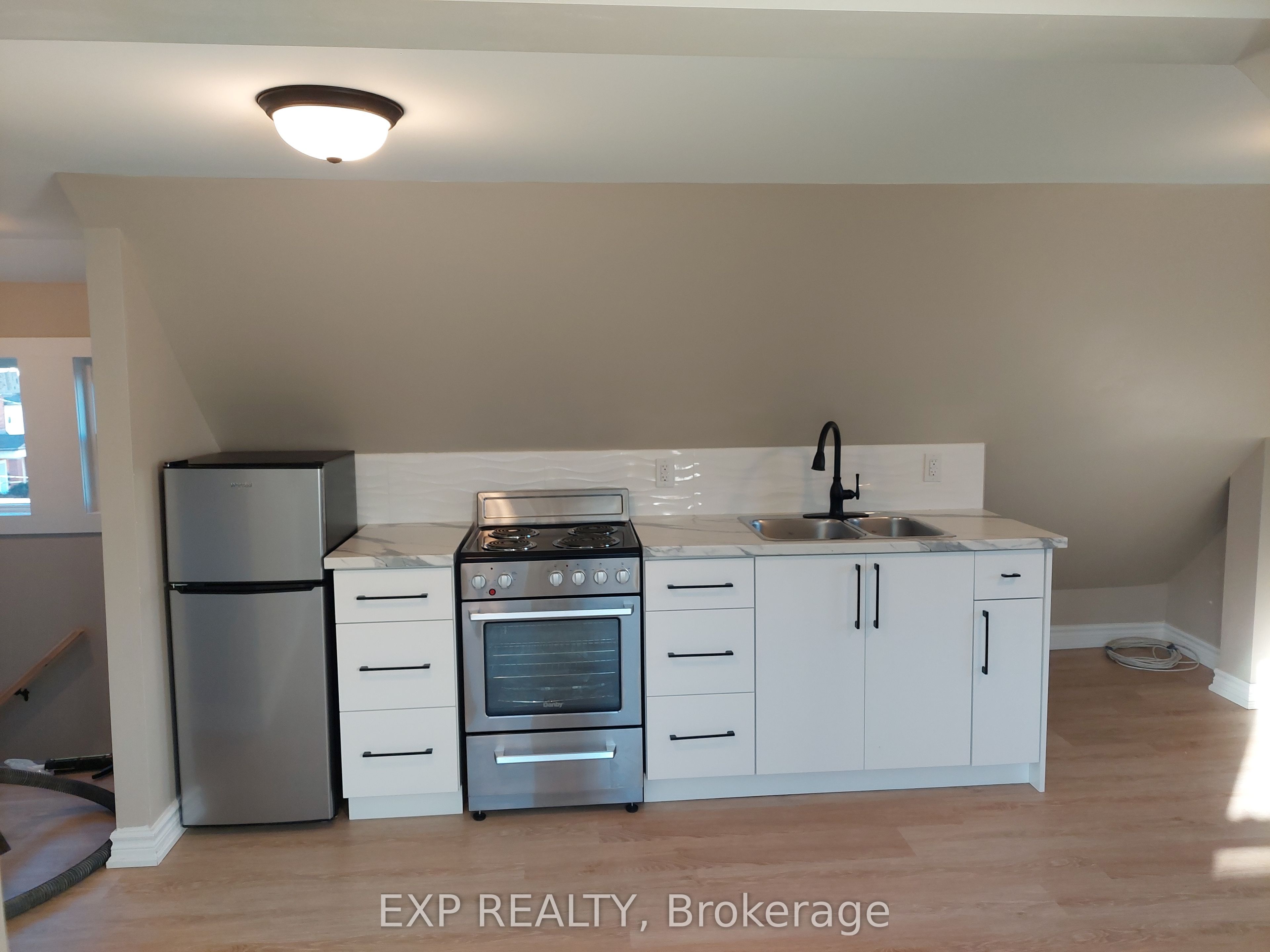148 Gibson Avenue LOFT, Hamilton, ON L8L 6J8 photo 5