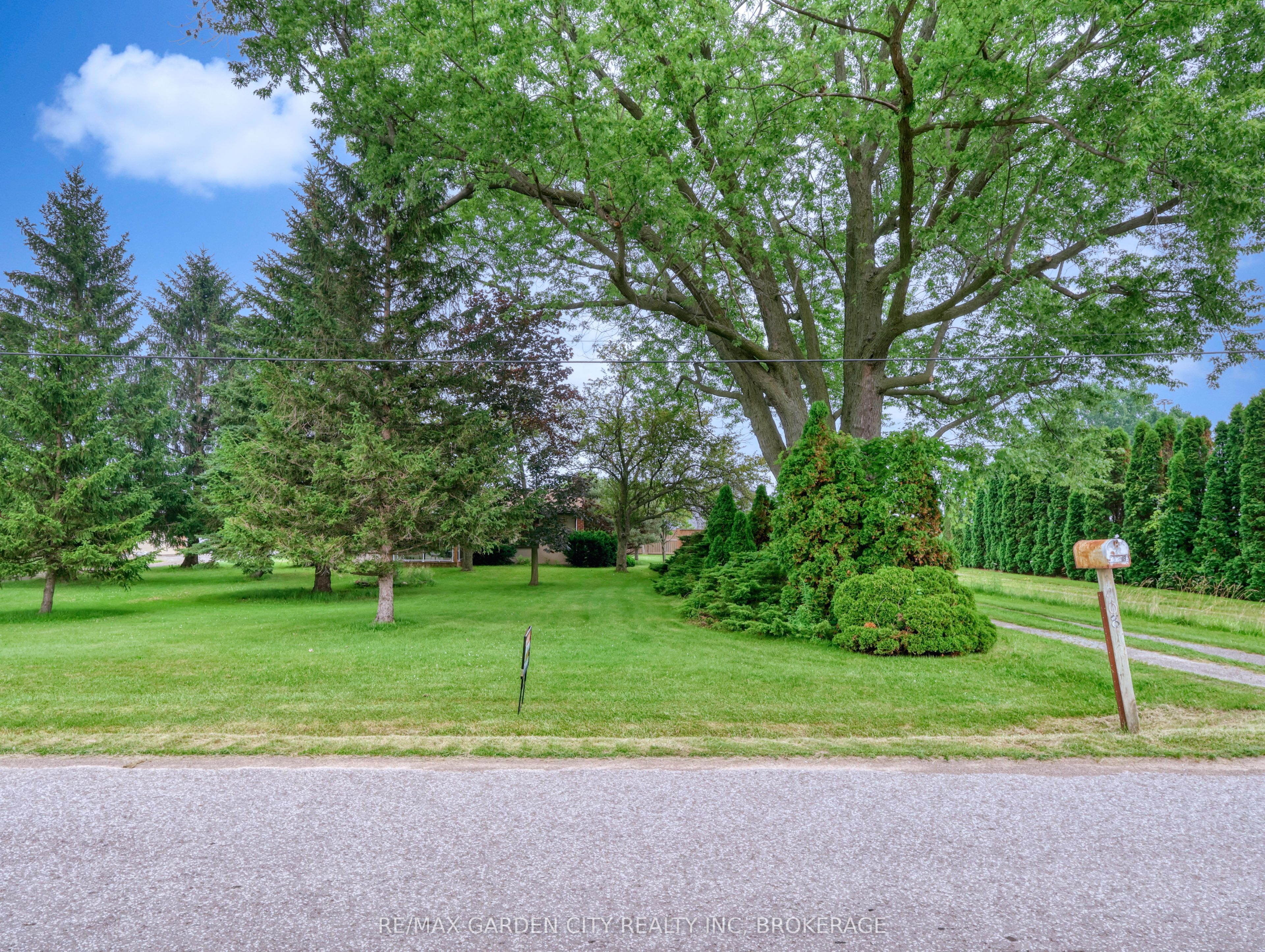 1408 Fifth Street, St. Catharines, ON L2R 6P9 photo 2