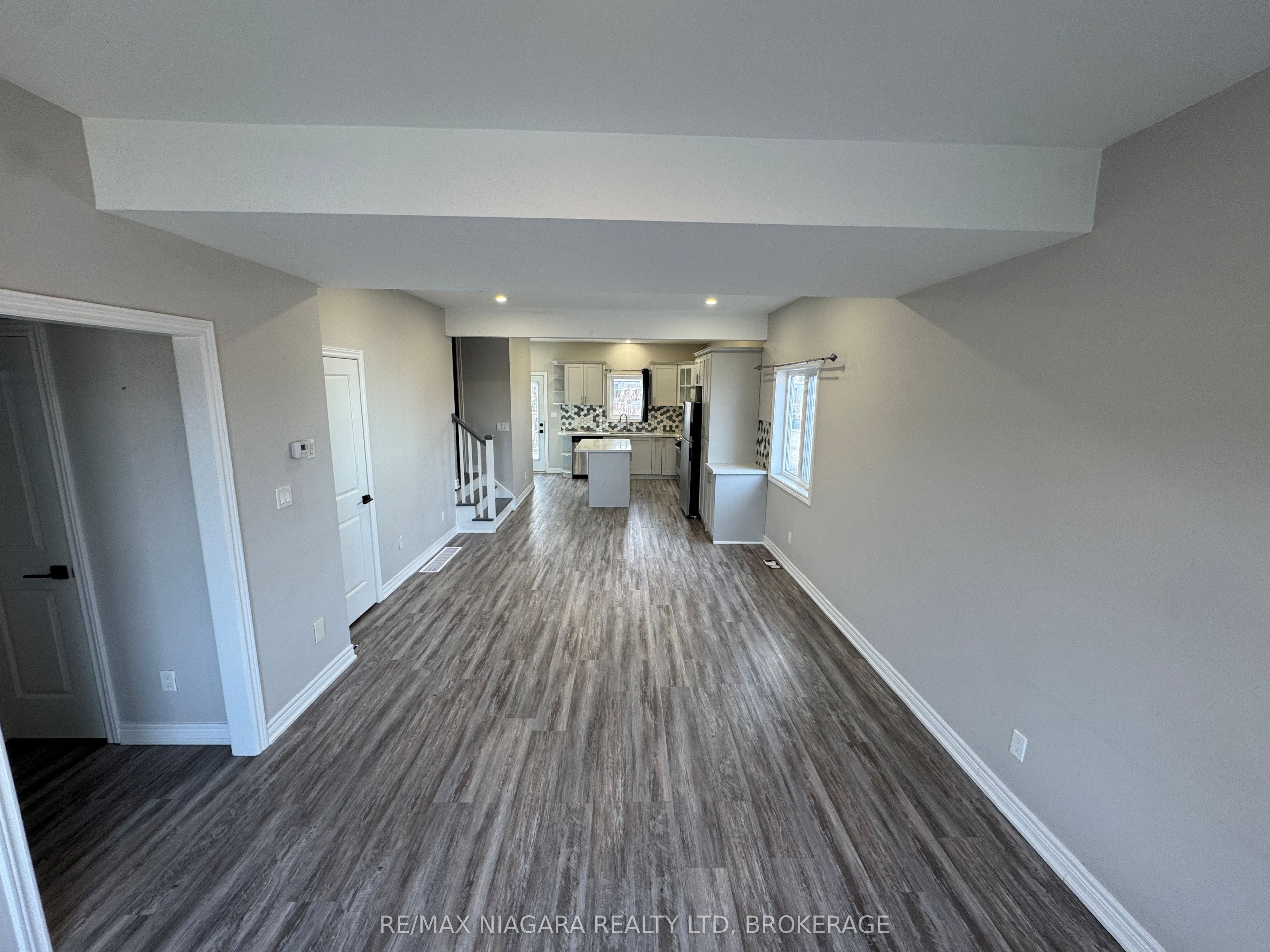 8196 Mcleod Road 1 Upper, Niagara Falls, ON L2H 3T6 photo 5