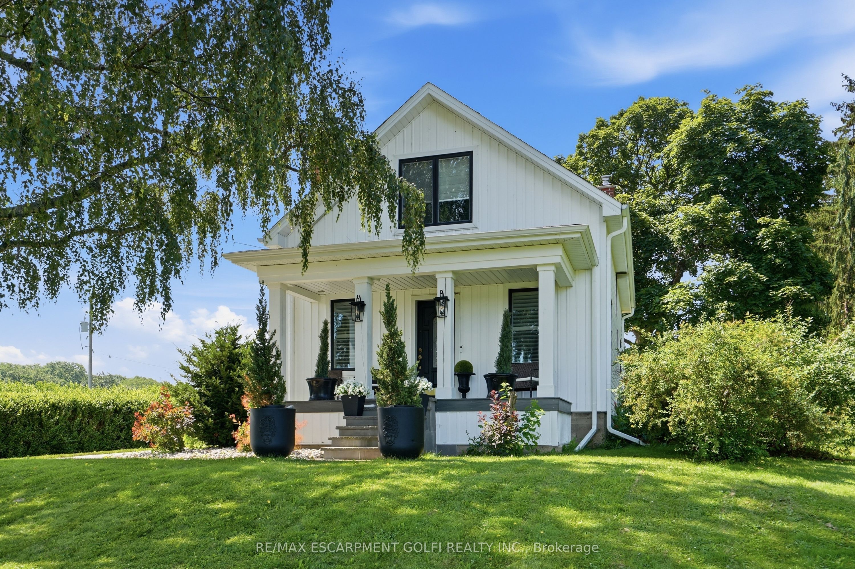 219 Ridge Road W, Grimsby, ON L3M 4E7