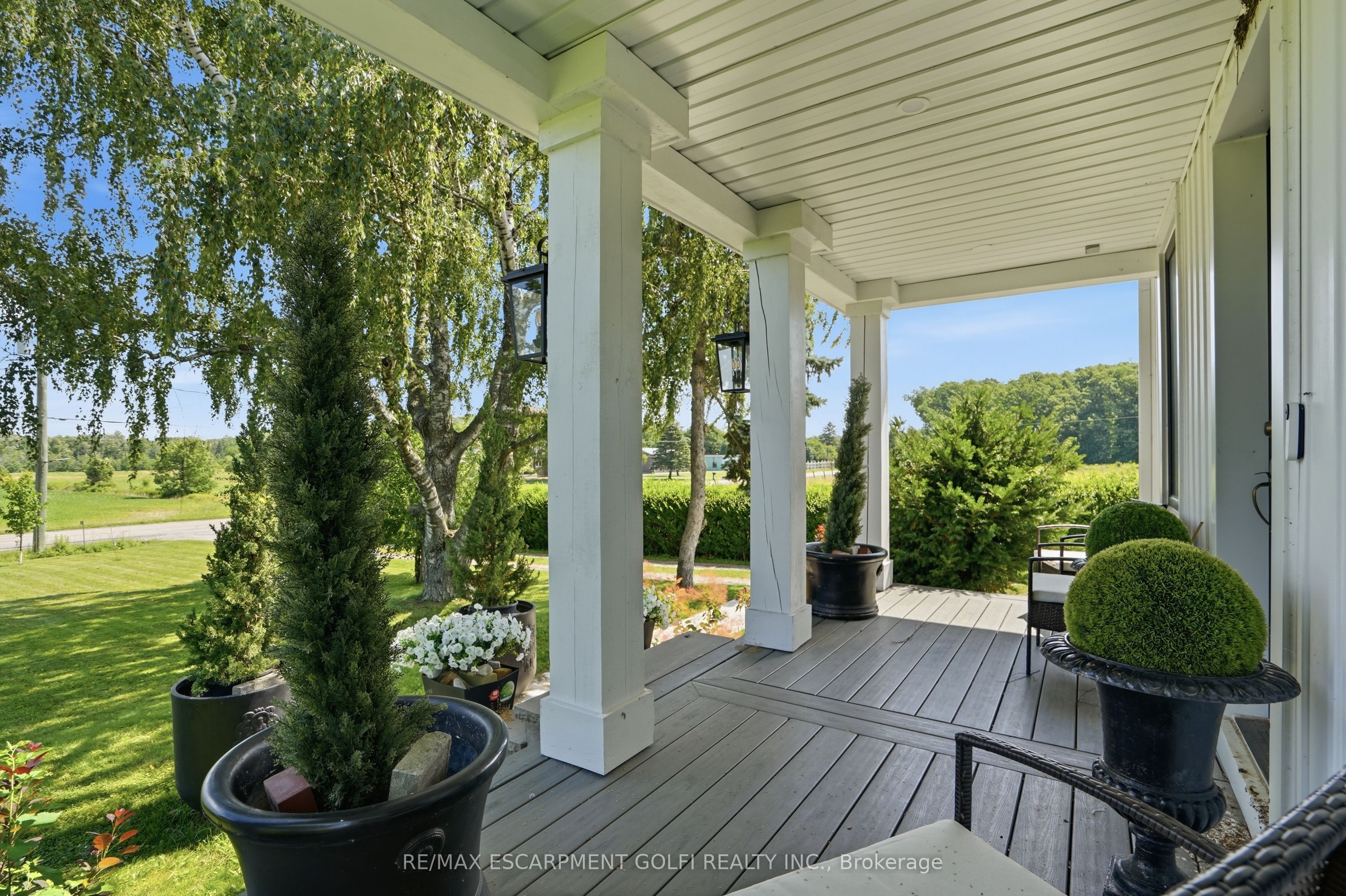 219 Ridge Road W, Grimsby, ON L3M 4E7 photo 3