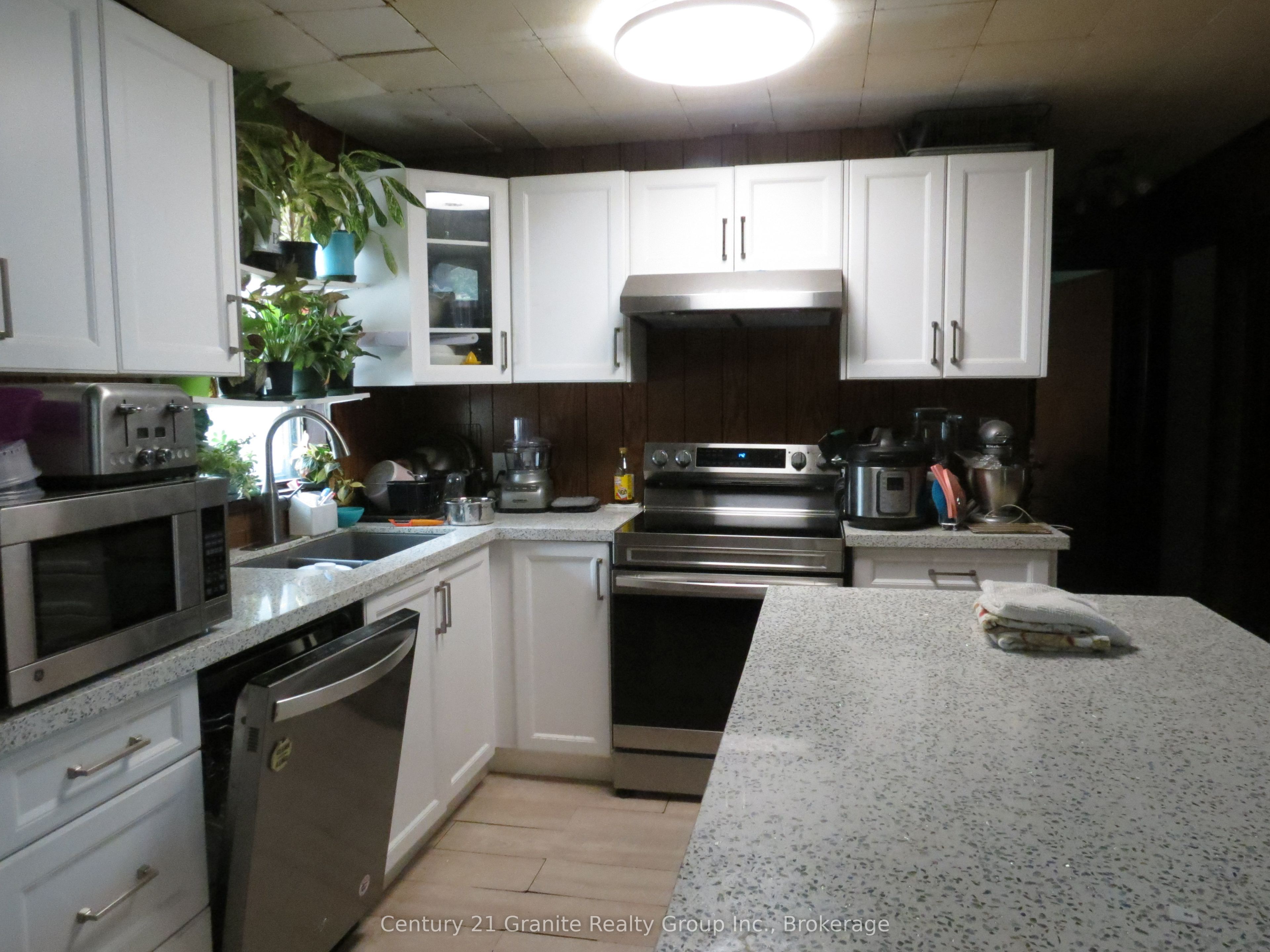 1060 Buttercup Drive, Highlands East, ON K0L 3C0 photo 2