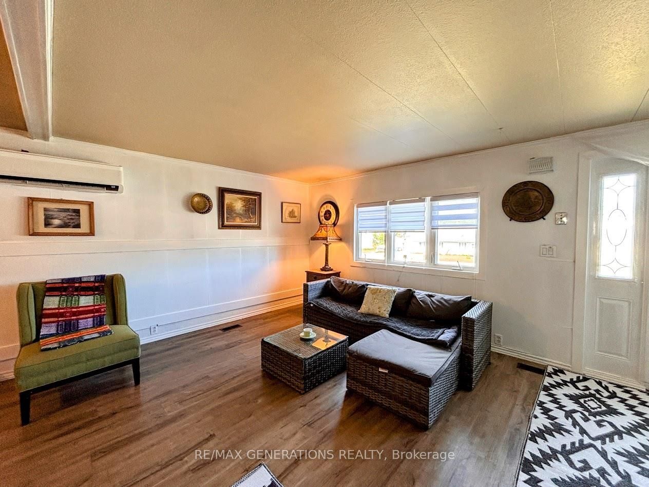 4 Graham Drive, Manitouwadge, ON P0T 2C0 photo 2