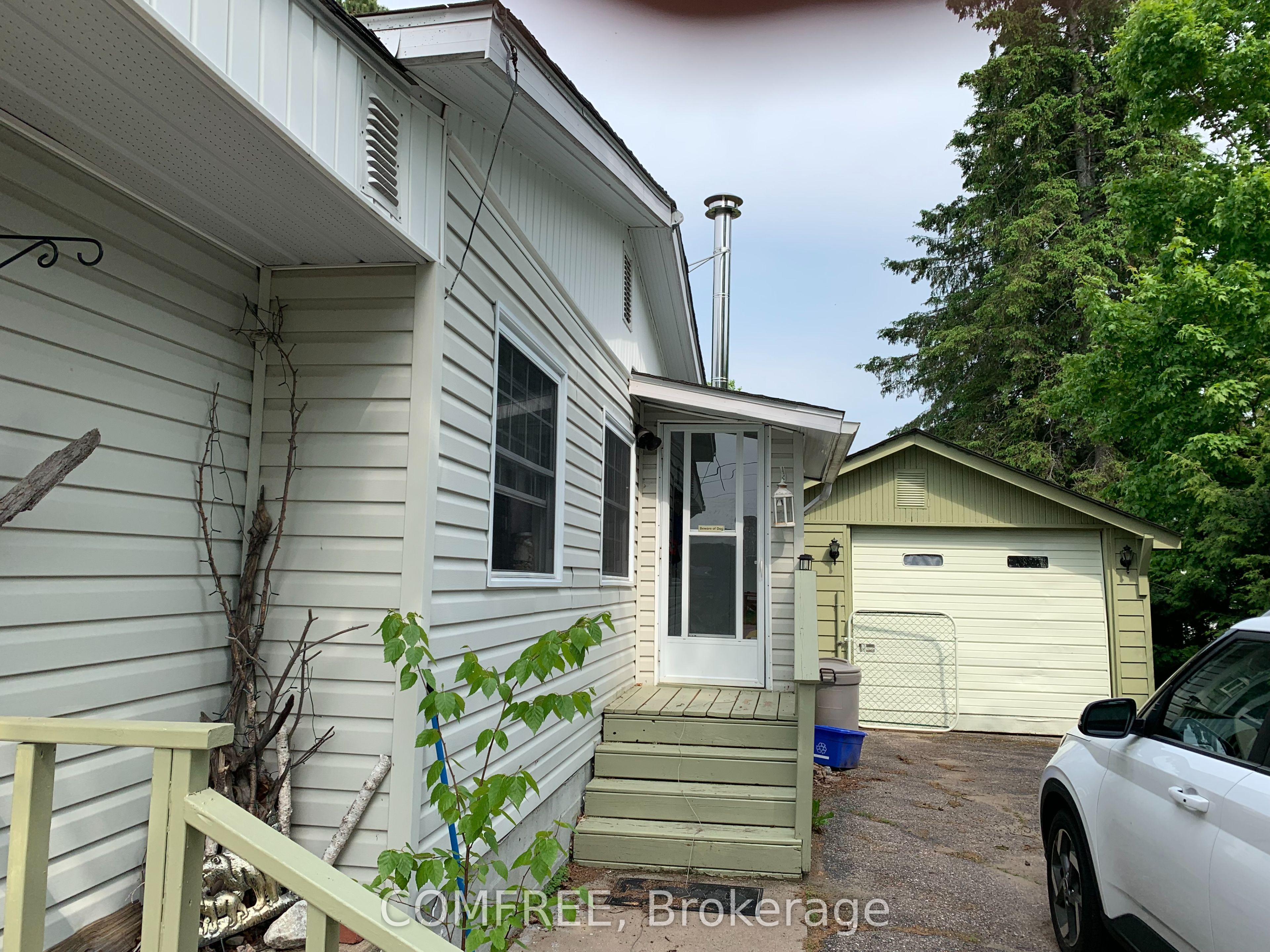 39 Lake Street, South Algonquin, ON K0J 2M0 photo 2