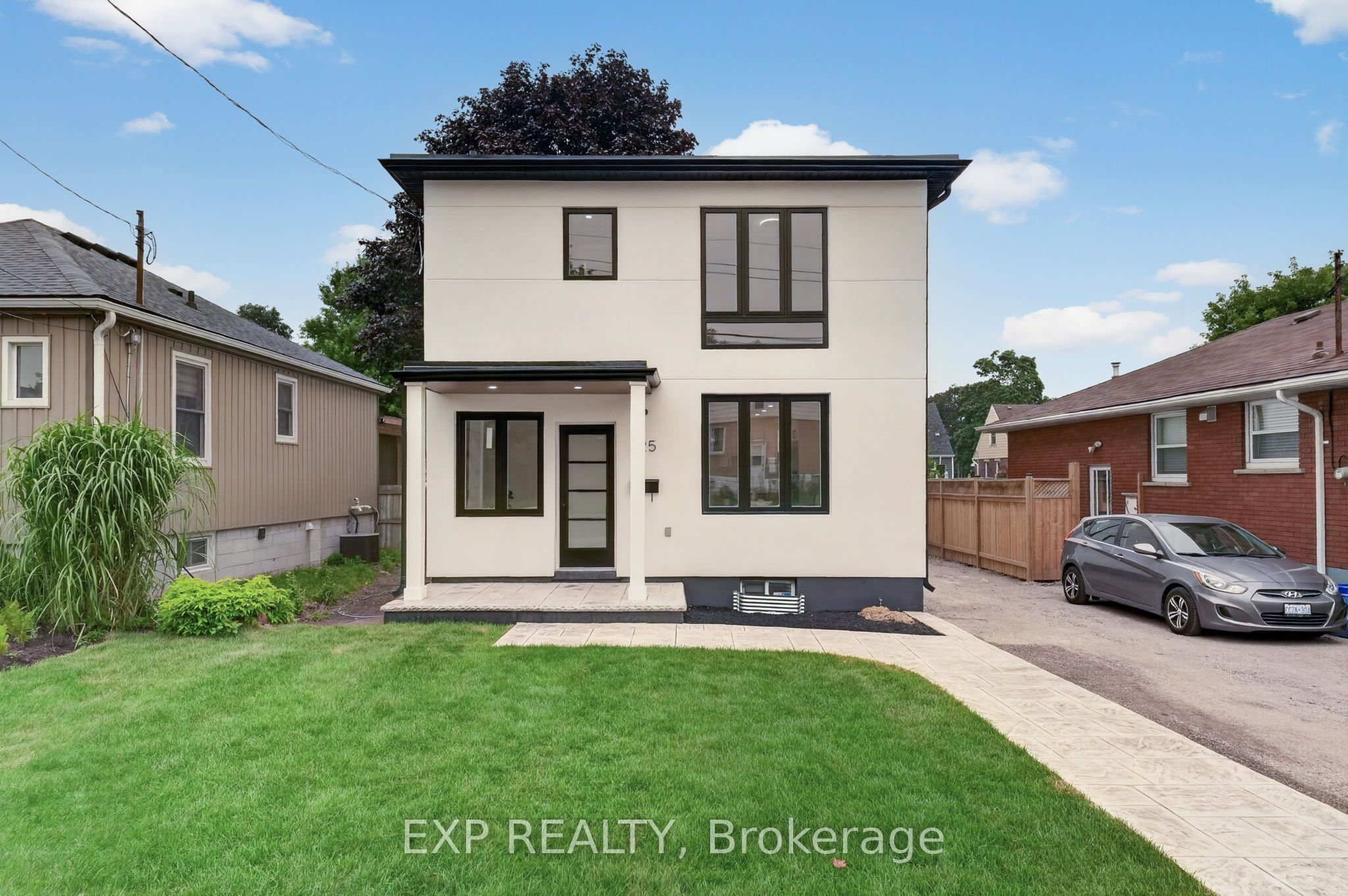 325 Queensdale Avenue E, Hamilton, ON L9A 1L5