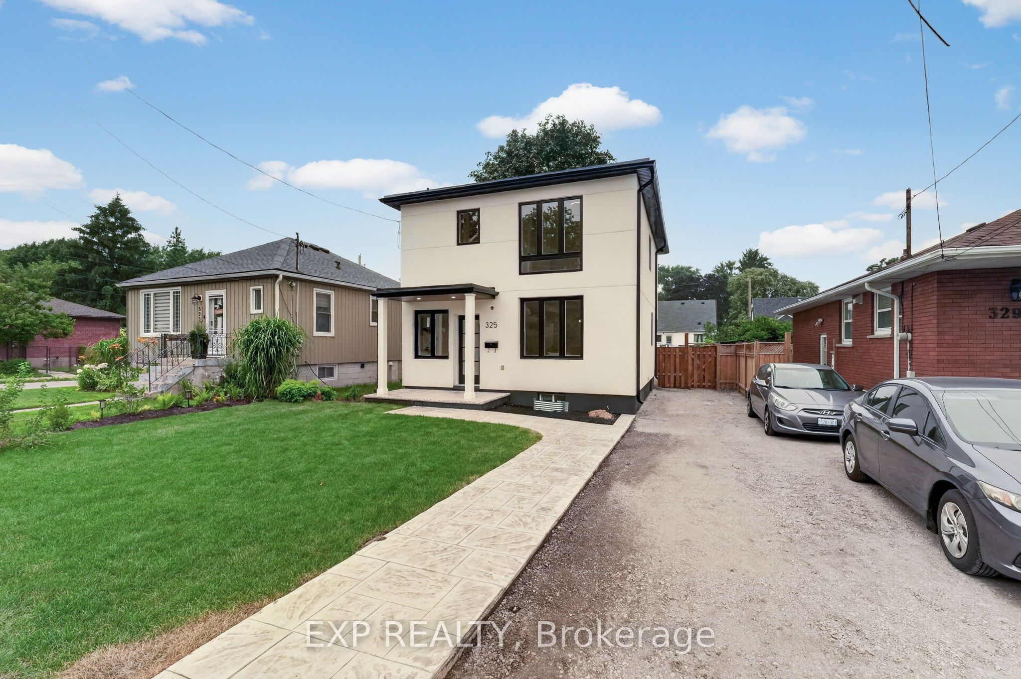 325 Queensdale Avenue E, Hamilton, ON L9A 1L5 photo 3