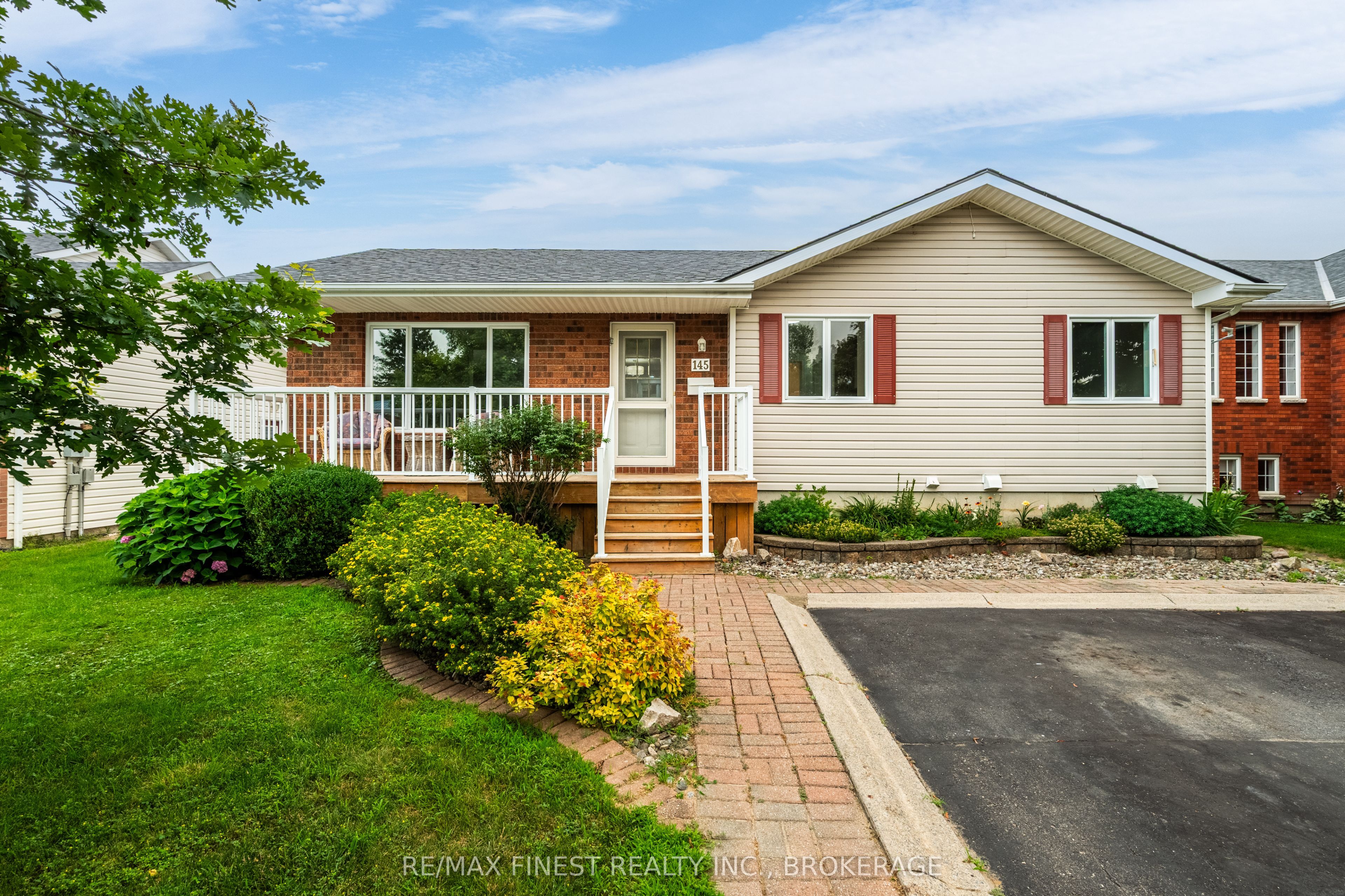 145 Elmwood Drive, Gananoque, ON K7G 1P2 photo 2
