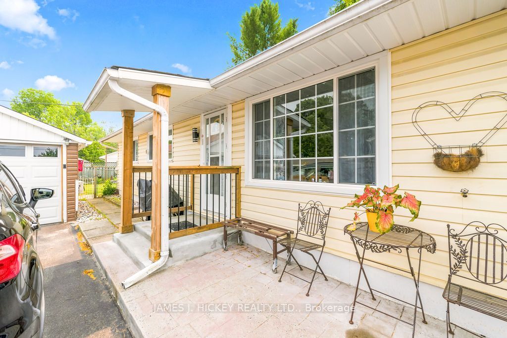 23 Newton Crescent, Deep River, ON K0J 1P0