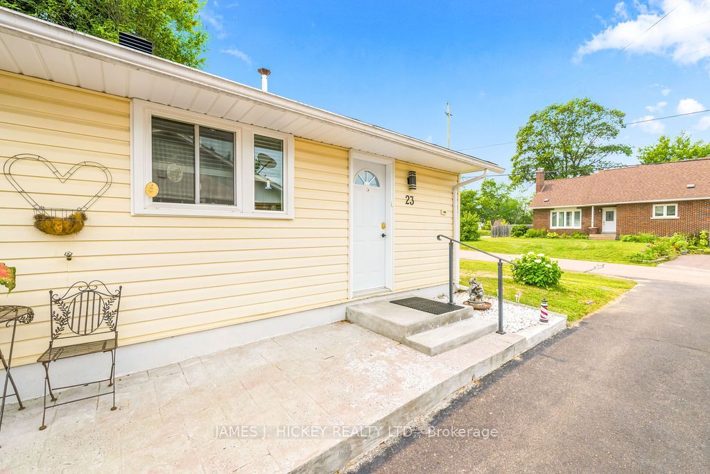 23 Newton Crescent, Deep River, ON K0J 1P0 photo 2