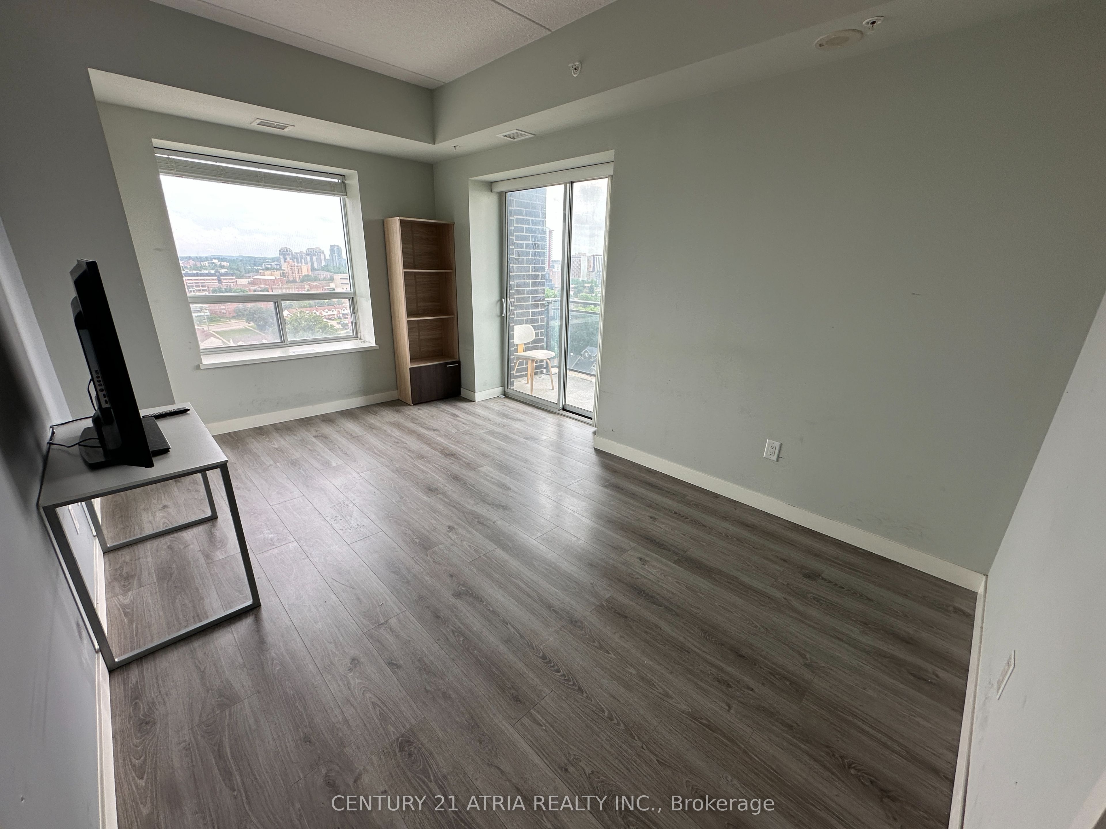 318 Spruce Street 1310, Waterloo, ON N2L 3M7 photo 3