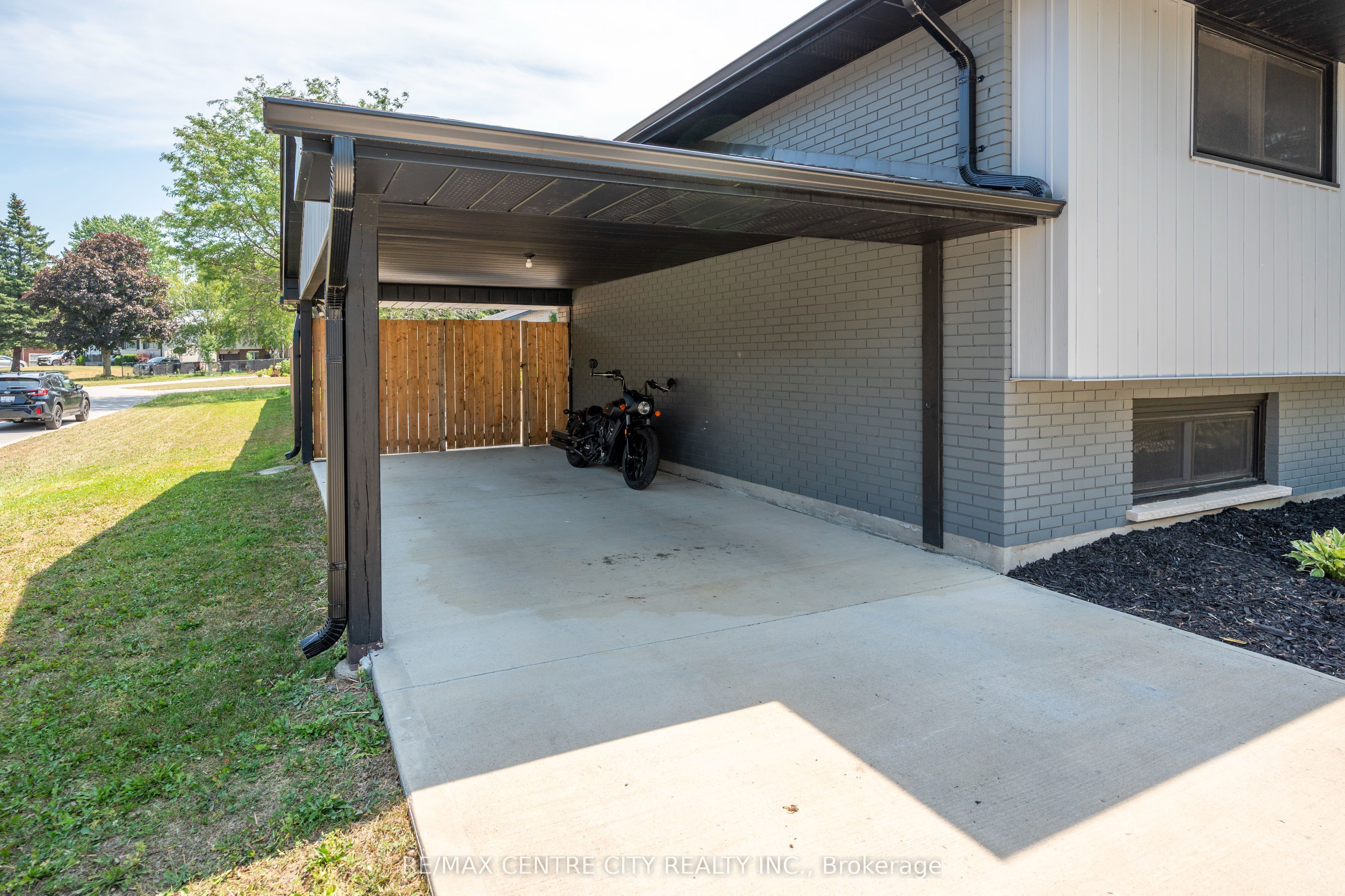 140 Oakwood Place, Thames Centre, ON N0L 1G3 photo 3