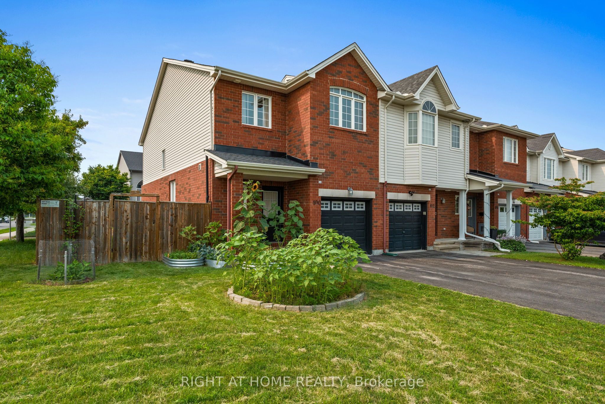100 LOKOYA Street, Kanata, ON K2S 0J3