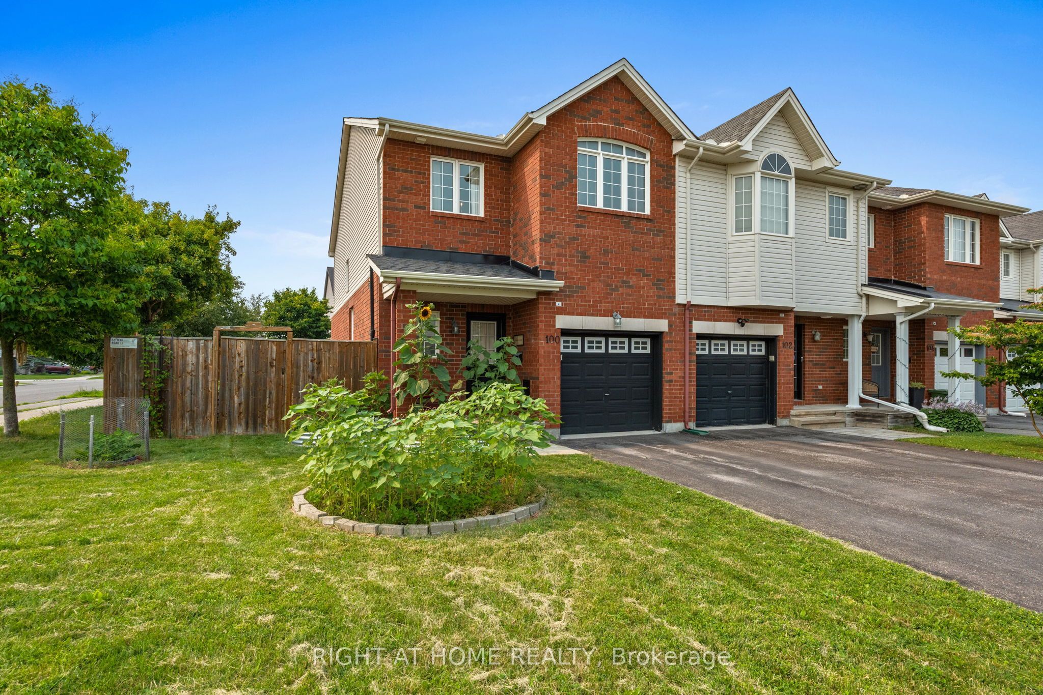 100 LOKOYA Street, Kanata, ON K2S 0J3 photo 2