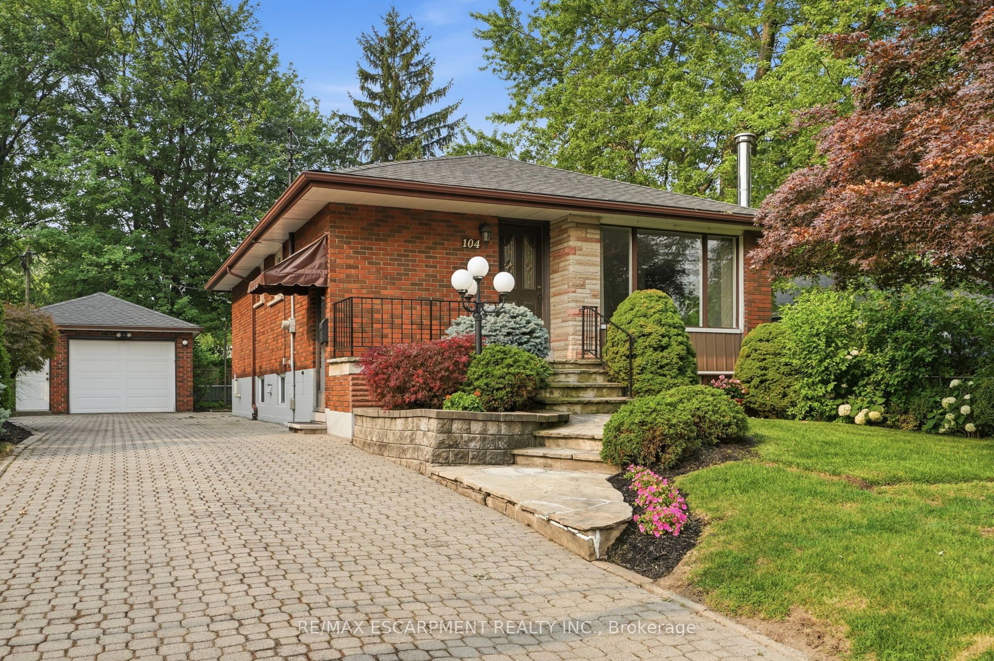 104 Dallas Avenue, Hamilton, ON L8V 2E9 photo 2
