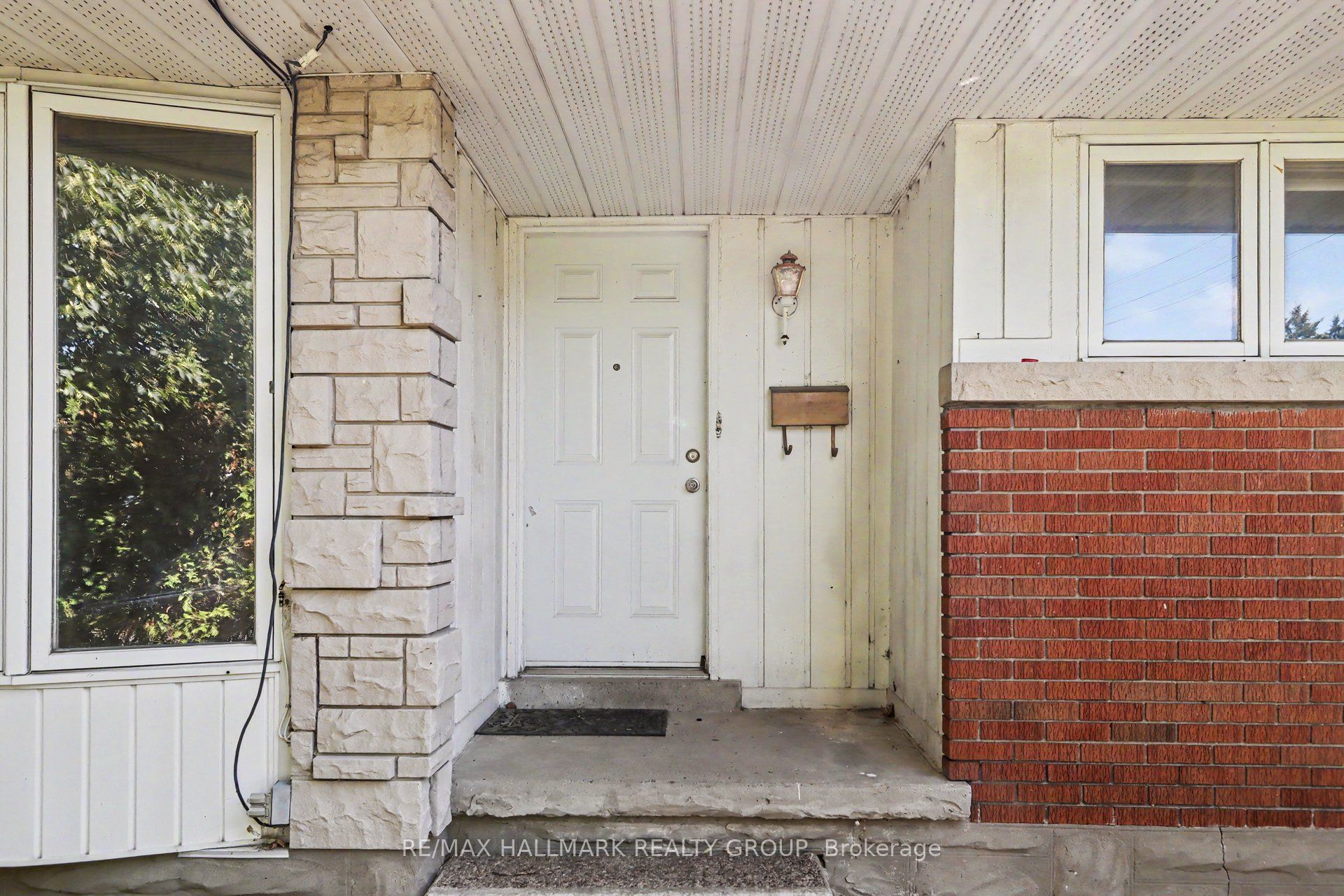 2067 Bangor Street, Elmvale Acres and Area, ON K1G 2X6 photo 3