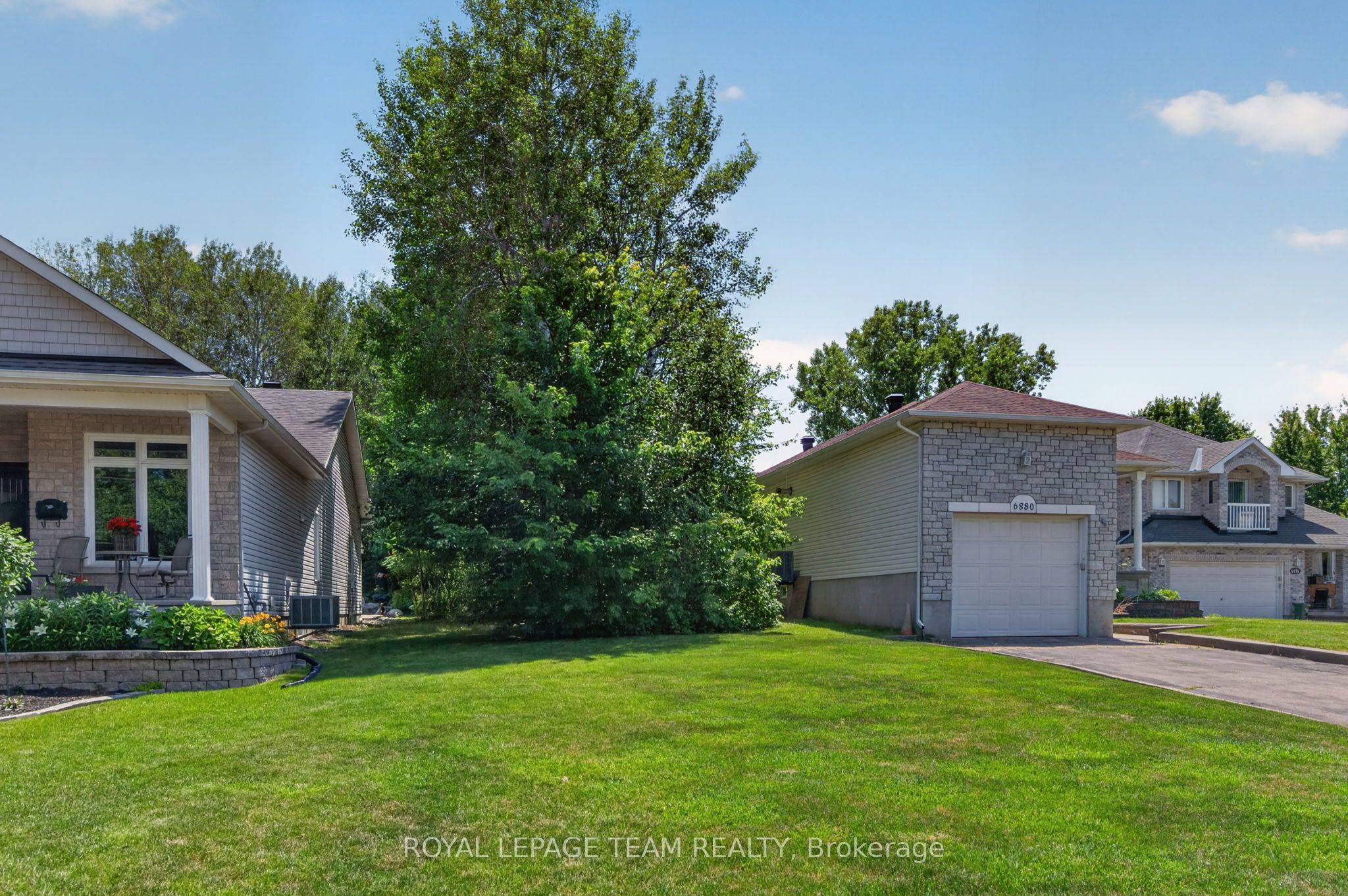 6882C Edgar Brault Street, Orleans - Convent Glen and Area, ON K1C 1L7 photo 4