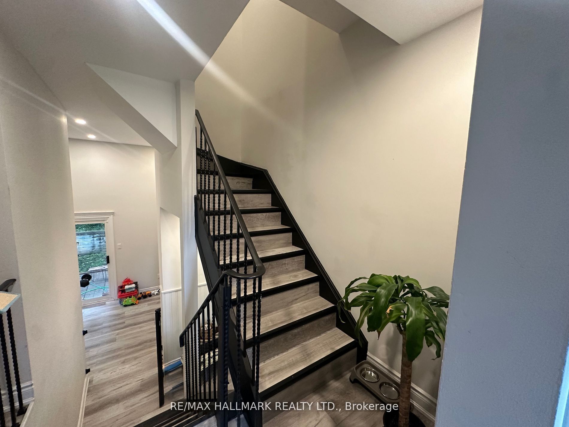51 Paulander Drive 108, Kitchener, ON N2M 5E5 photo 2