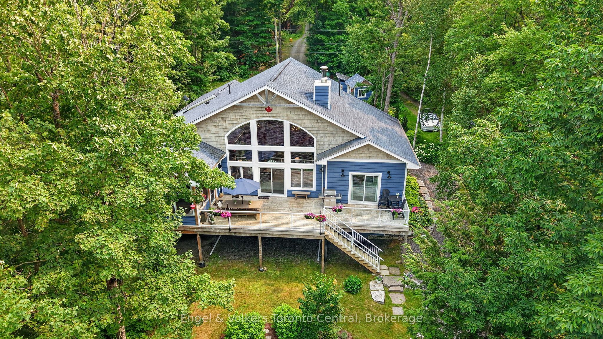 1076 Healey Lake Road, Bracebridge, ON P1L 1X3 photo 2