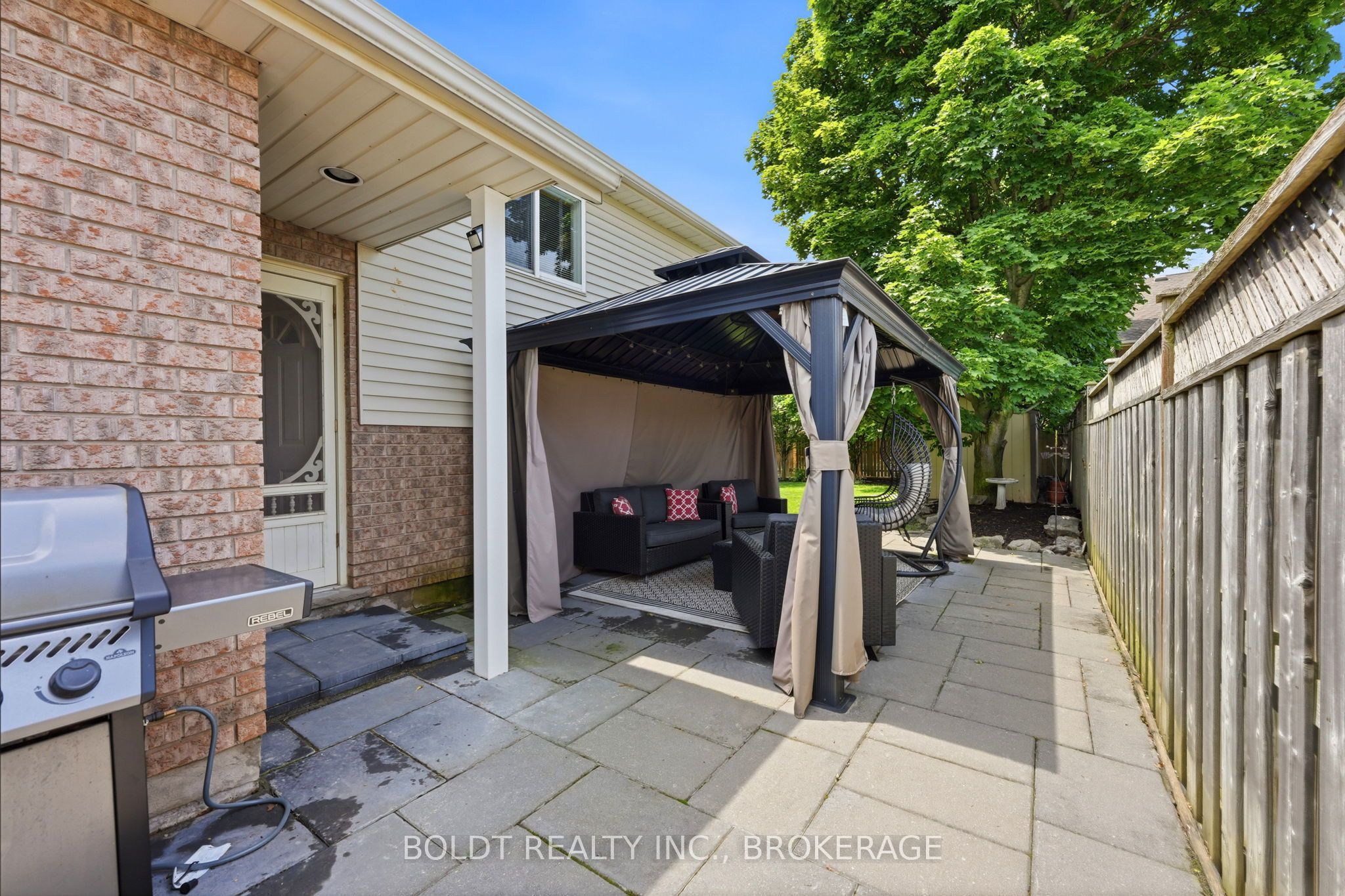 22 Graves Crescent, St. Catharines, ON L2S 3Z6