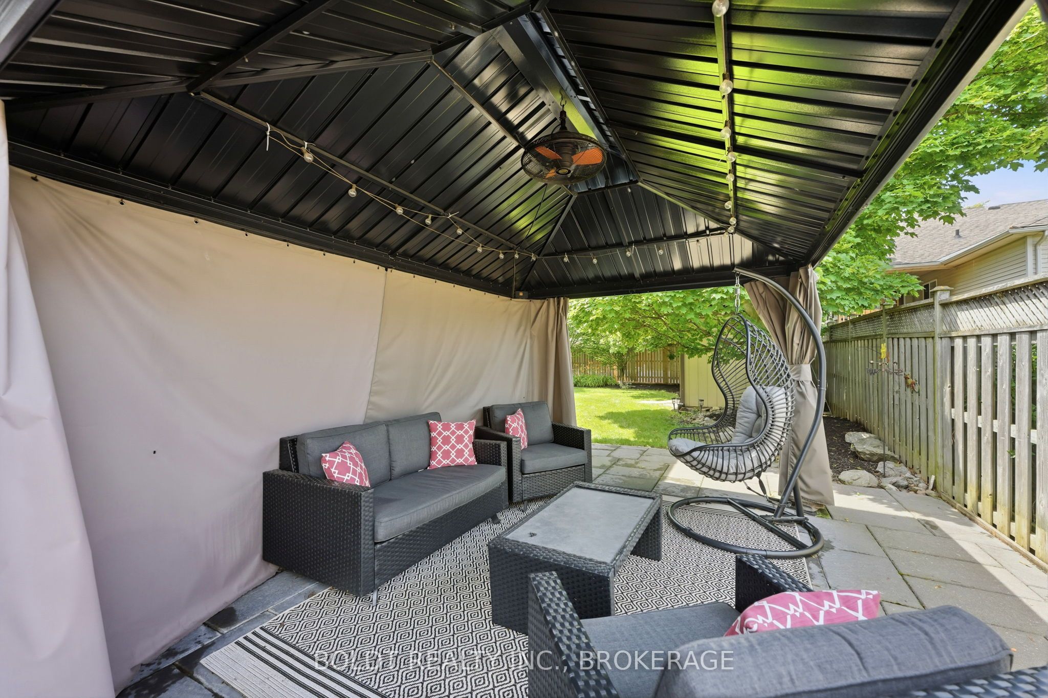 22 Graves Crescent, St. Catharines, ON L2S 3Z6 photo 2