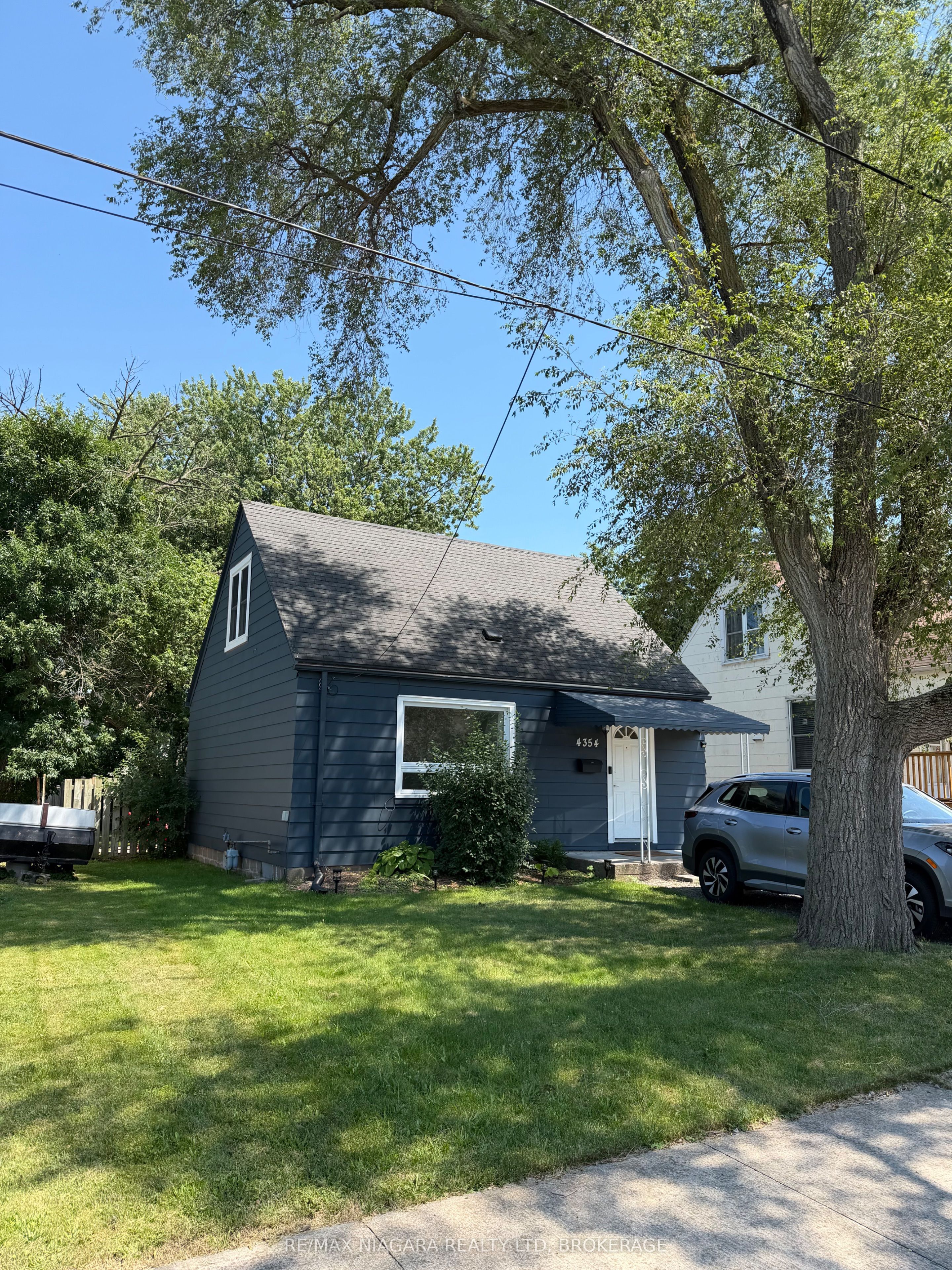 4354 Fifth Avenue, Niagara Falls, ON L2E 4R2