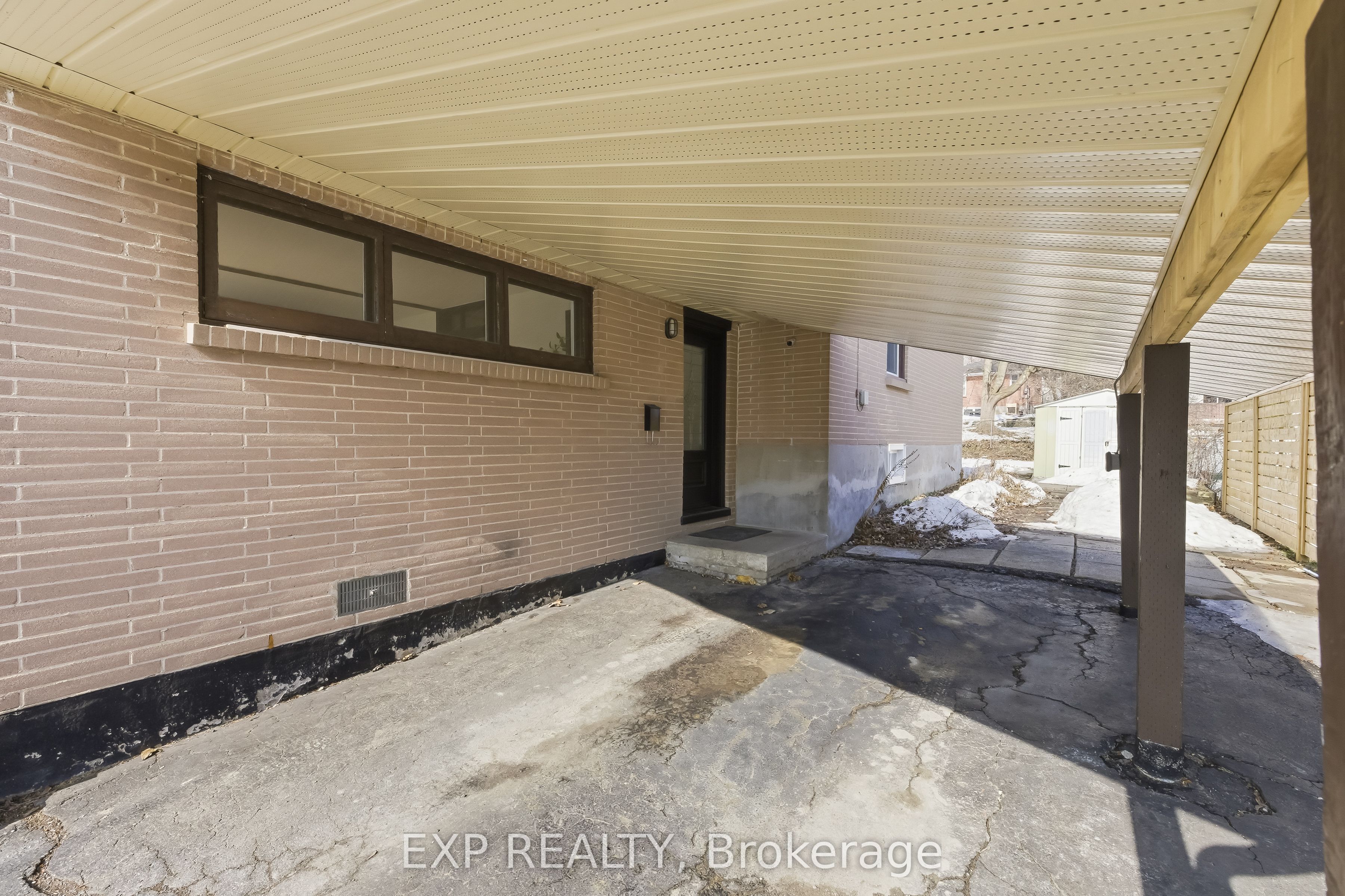 198 Shelbourne Street, Peterborough, ON K9H 5K4 photo 2