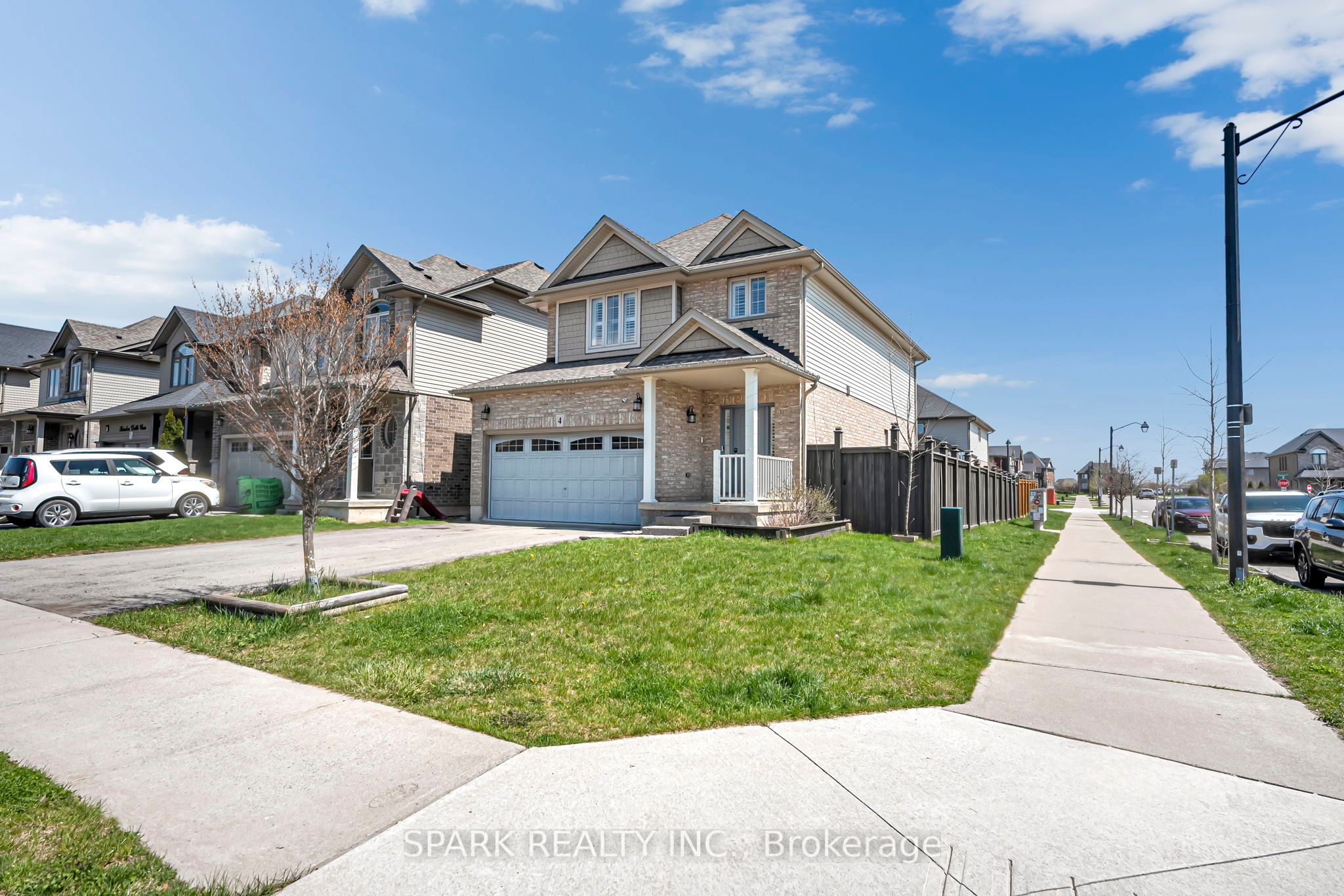 4 Cutts Crescent, Hamilton, ON L0R 1C0 photo 2