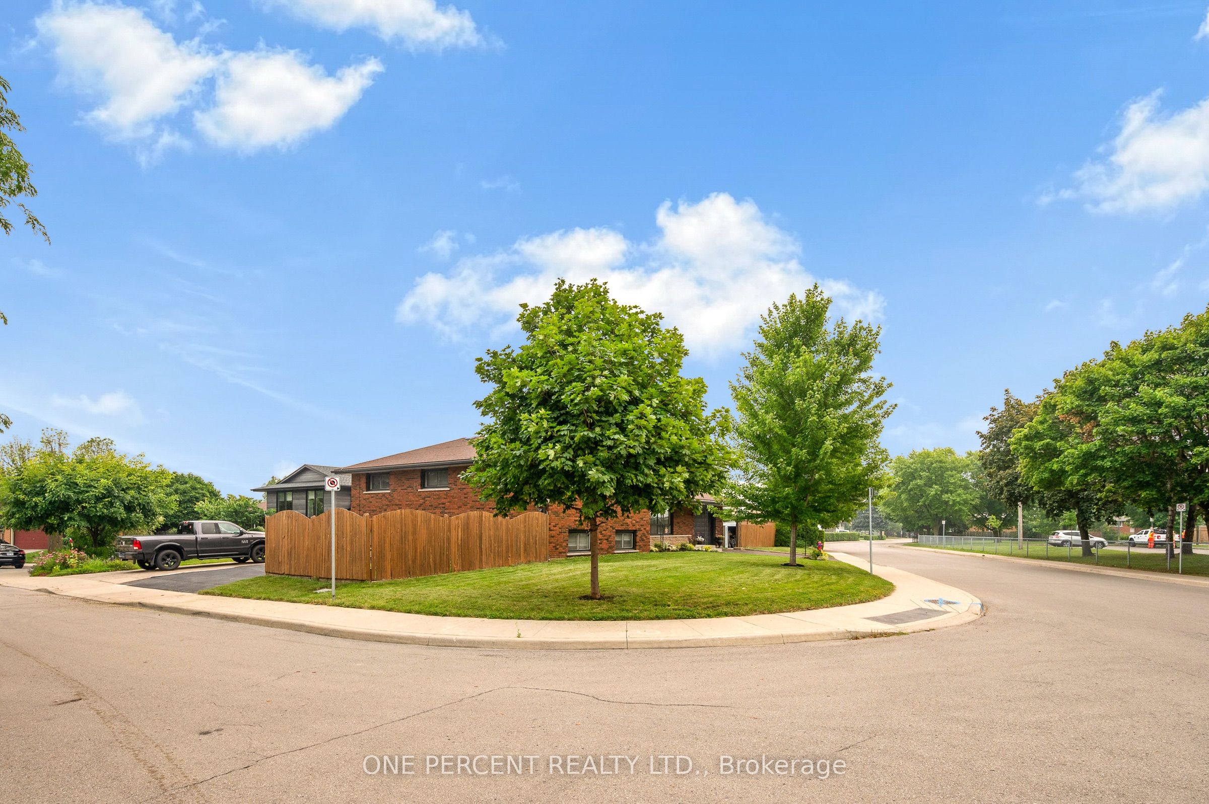 101 Kentley Drive, Hamilton, ON L8E 1A5 photo 4
