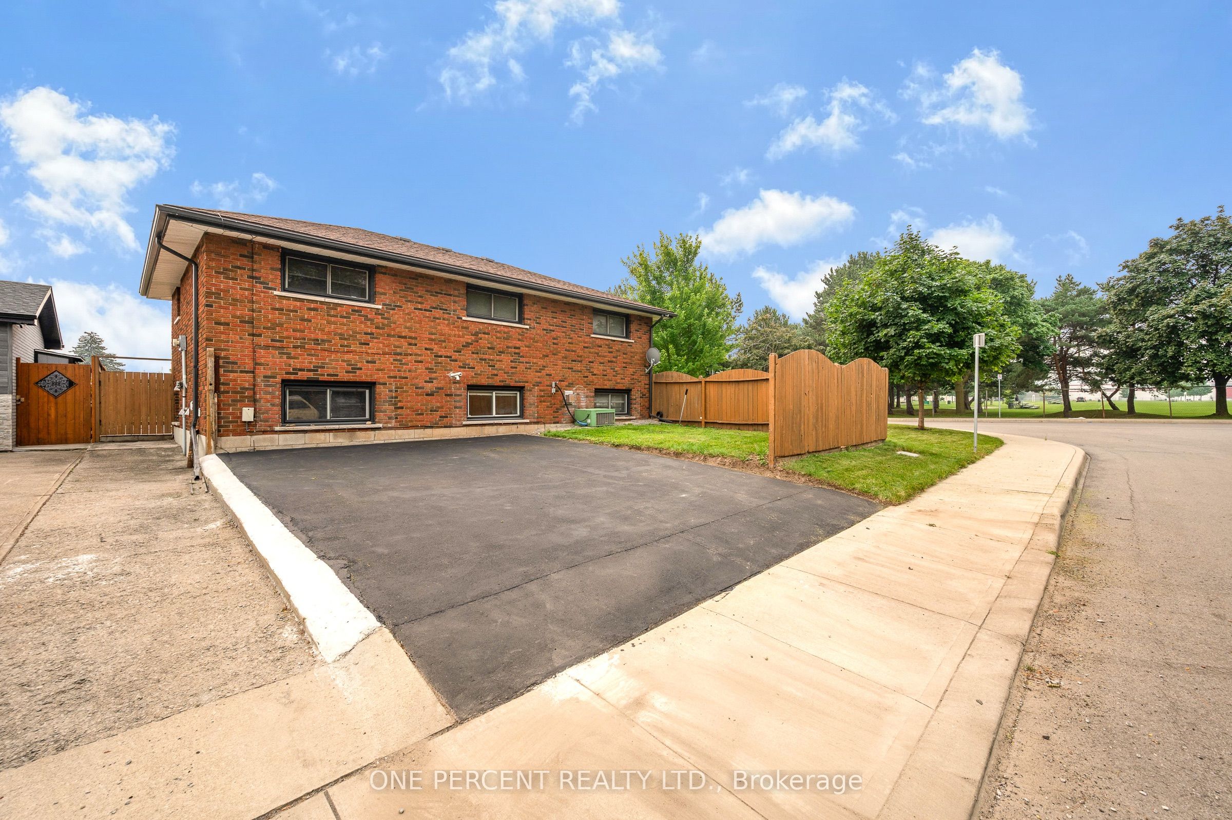 101 Kentley Drive, Hamilton, ON L8E 1A5 photo 5
