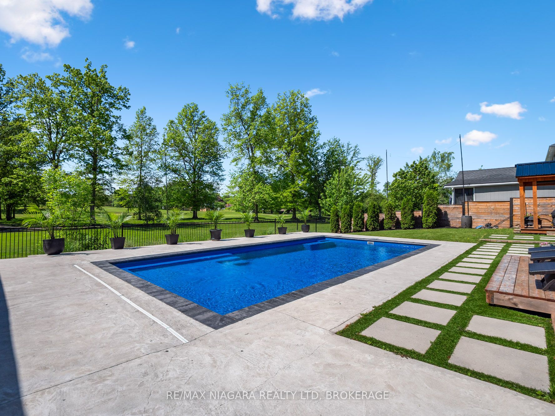 1623 Bertie Street, Fort Erie, ON L2A 5M4 photo 3