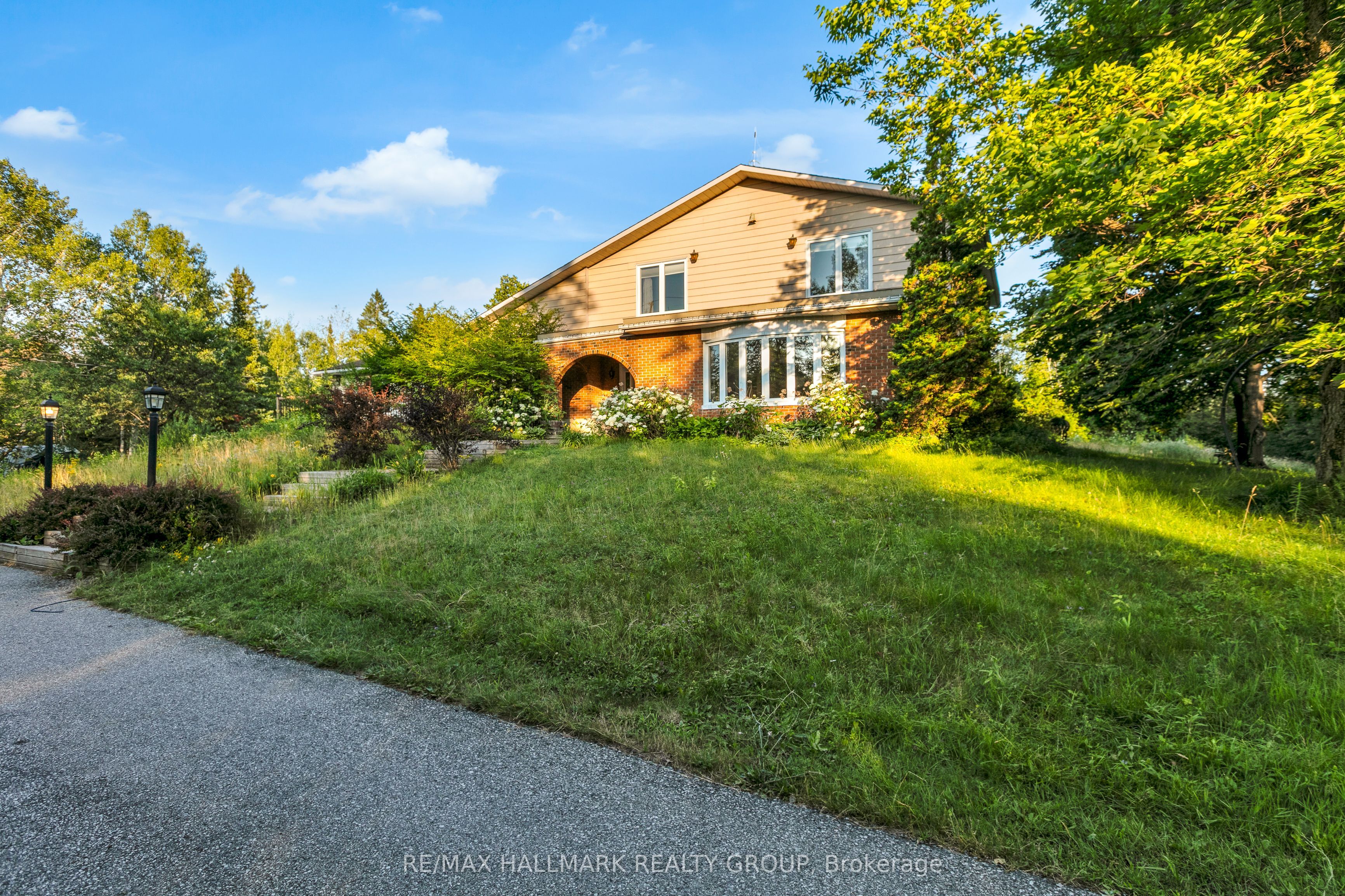 7316 Flewellyn Road, Stittsville - Munster - Richmond, ON K2S 1B6
