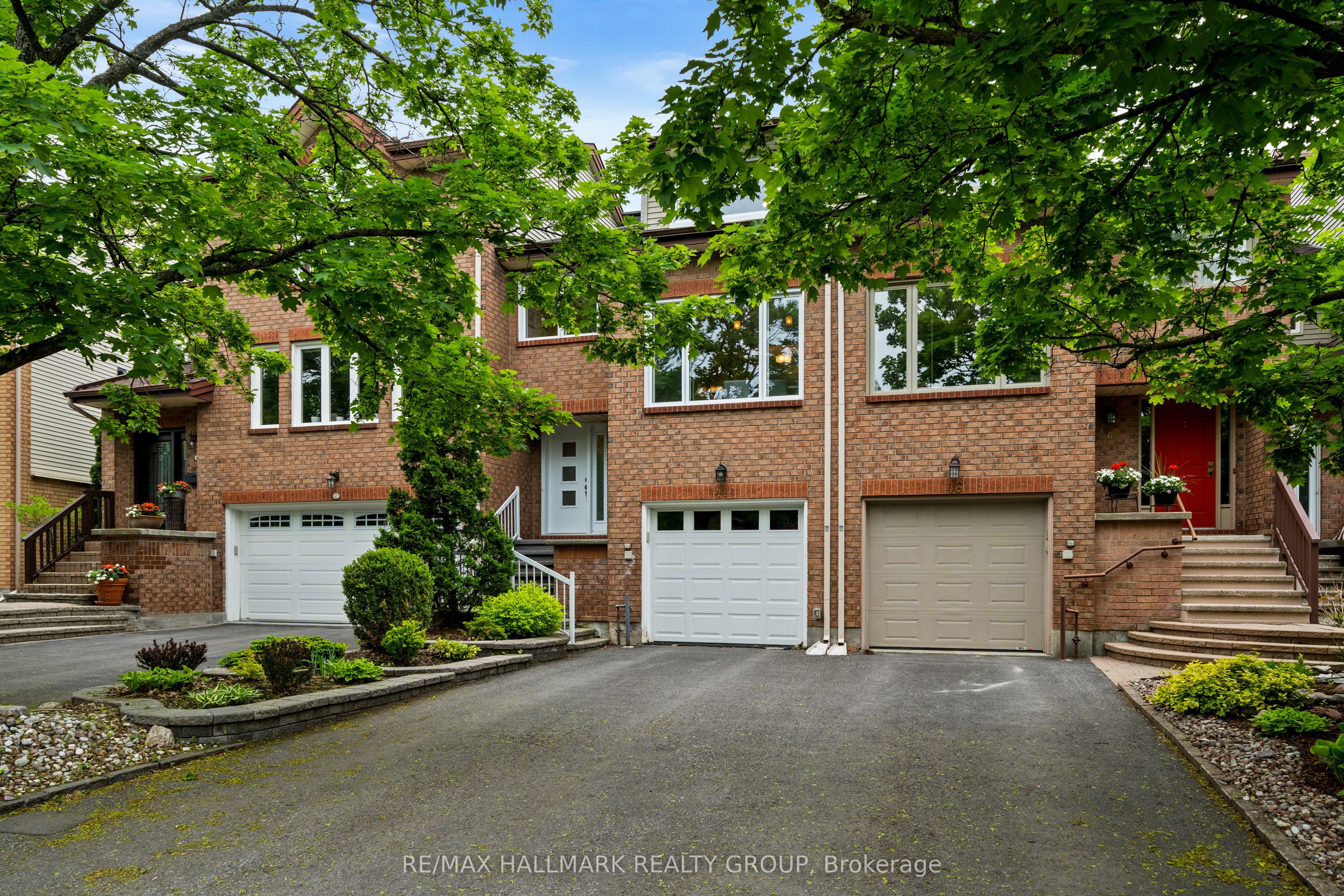 44 Dunbarton Court, Manor Park - Cardinal Glen and Area, ON K1K 4L4