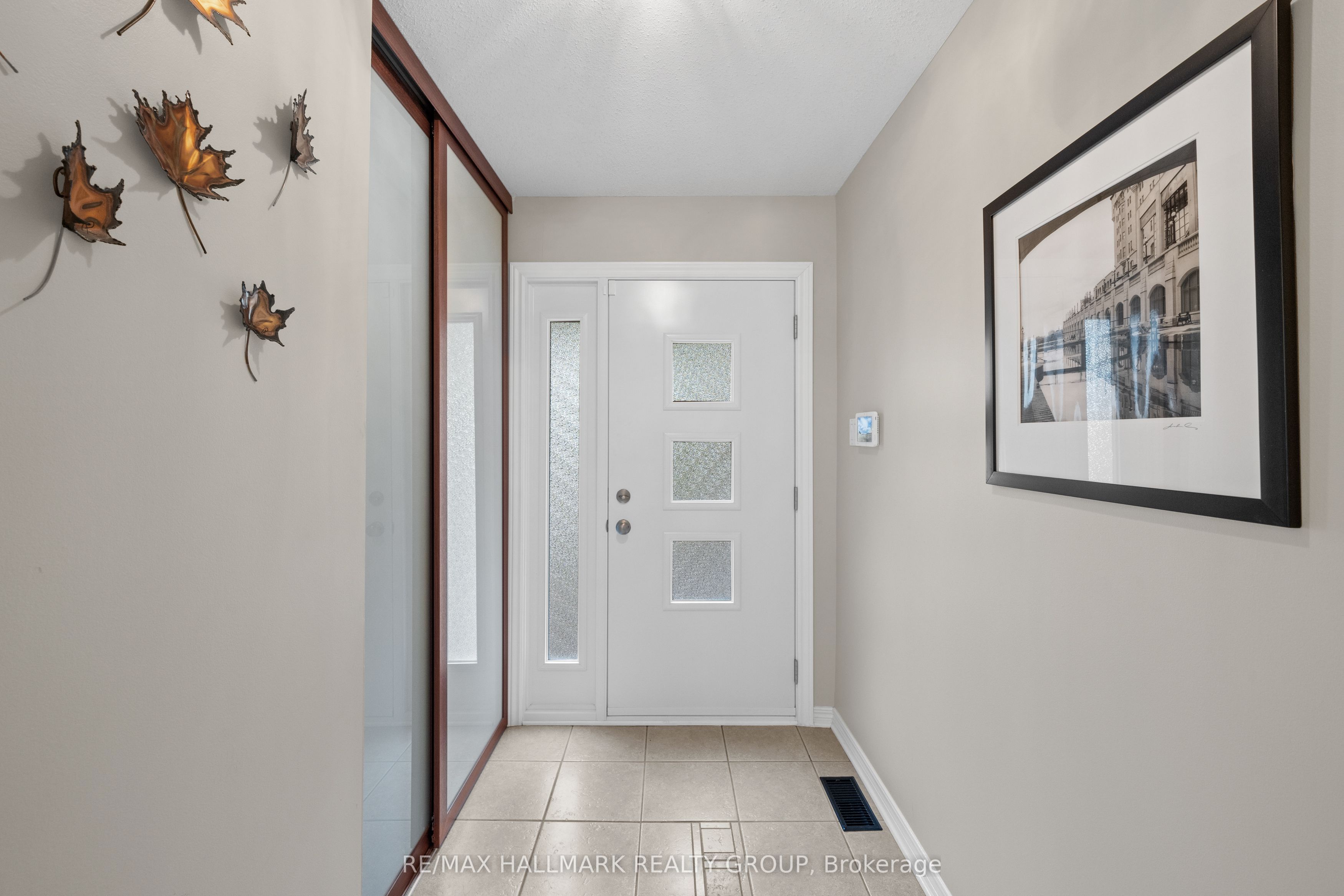 44 Dunbarton Court, Manor Park - Cardinal Glen and Area, ON K1K 4L4 photo 4