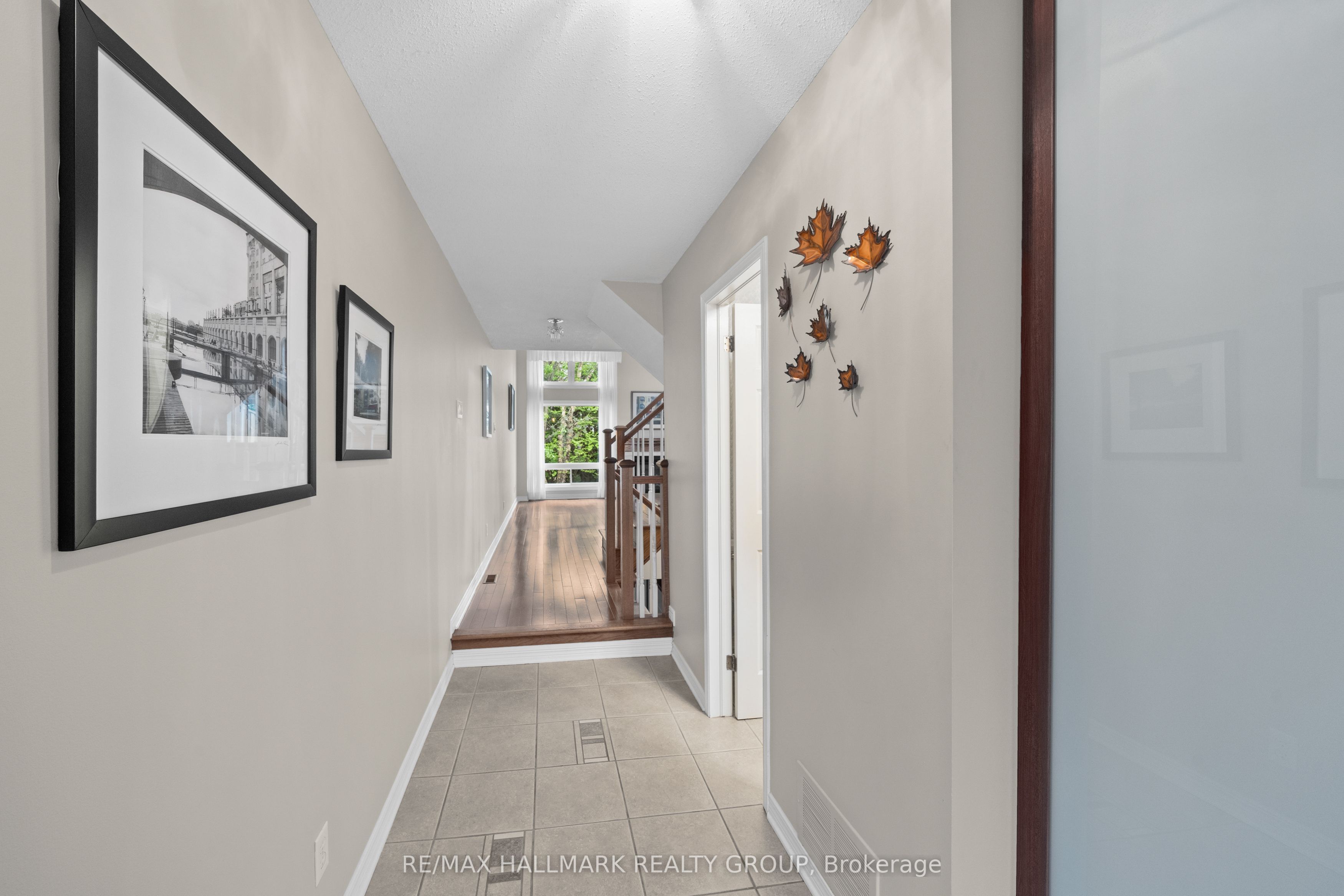 44 Dunbarton Court, Manor Park - Cardinal Glen and Area, ON K1K 4L4 photo 5