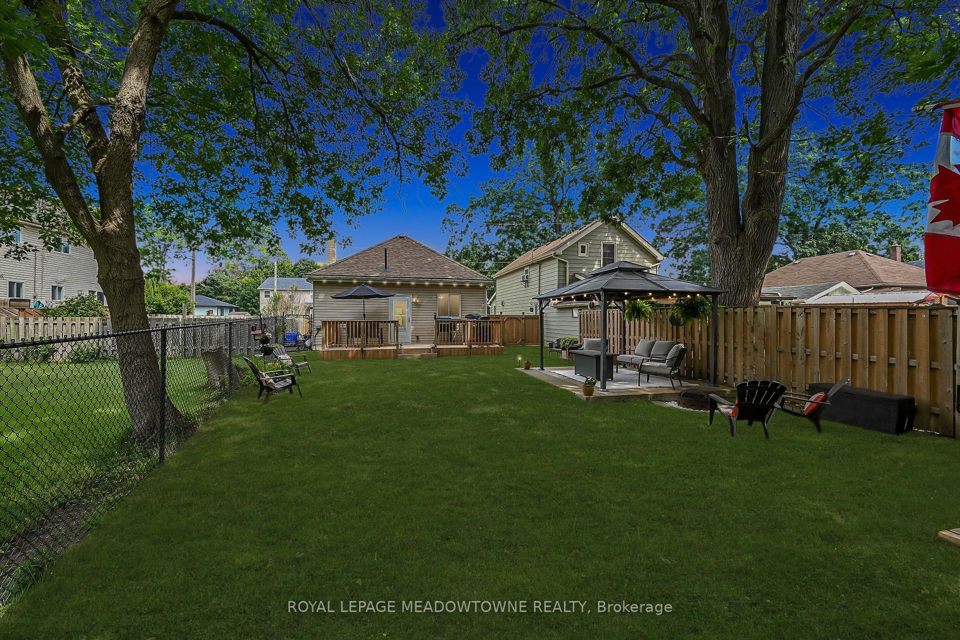 11 Stirton Avenue, Brant, ON N3T 1E2 photo 2