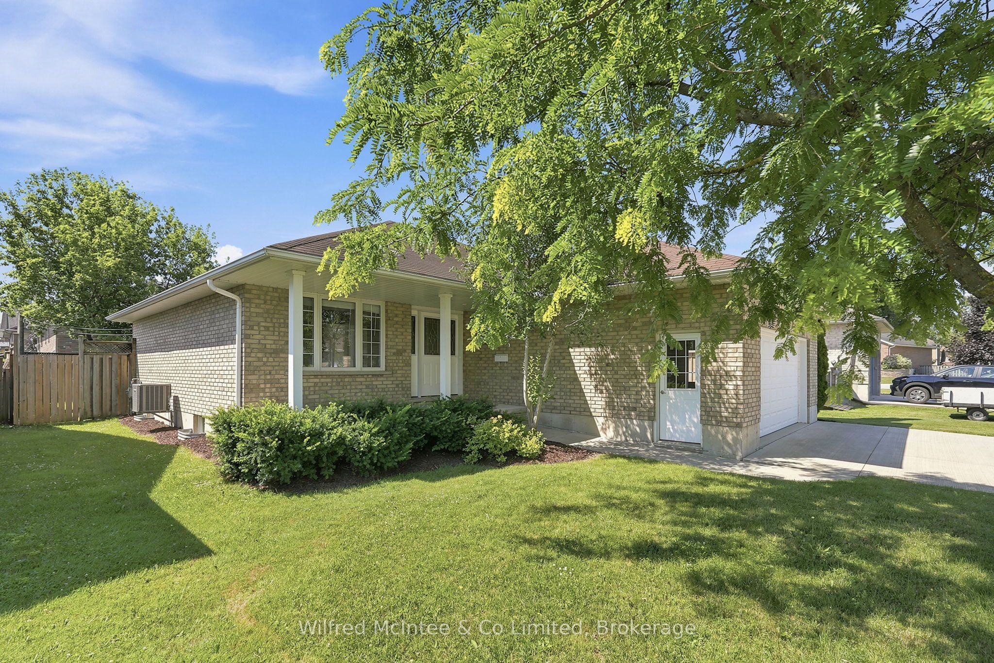 757 17th Street, Hanover, ON N4N 3W8 photo 2