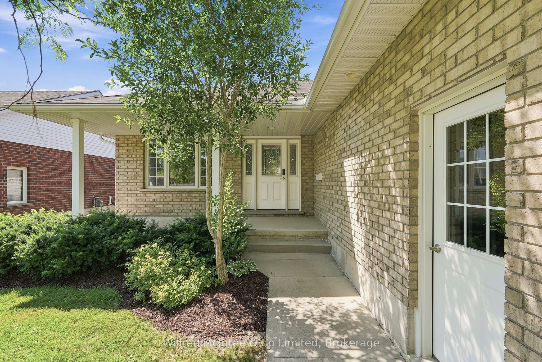 757 17th Street, Hanover, ON N4N 3W8 photo 3