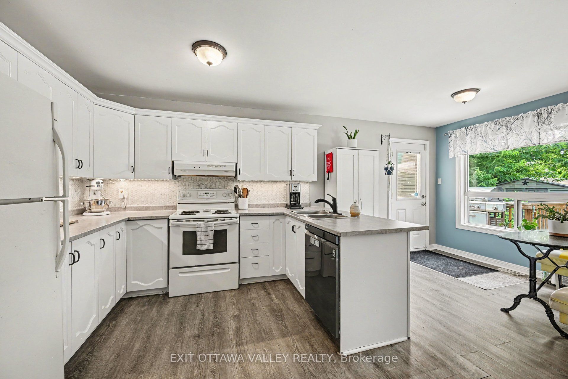 11 Maple Drive, Arnprior, ON K7S 3V3 photo 5