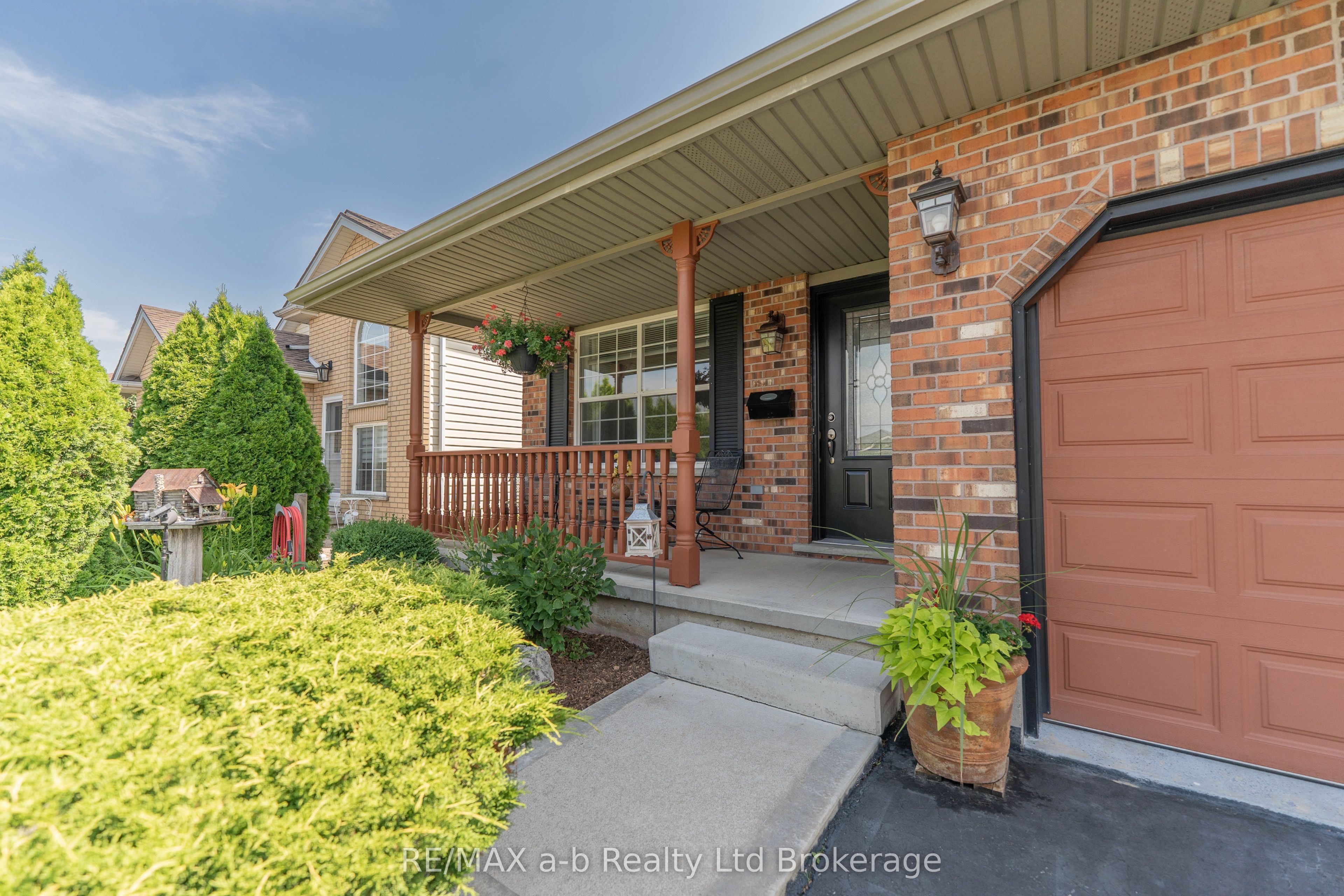 10 Peach Street, Tillsonburg, ON N4G 5N8