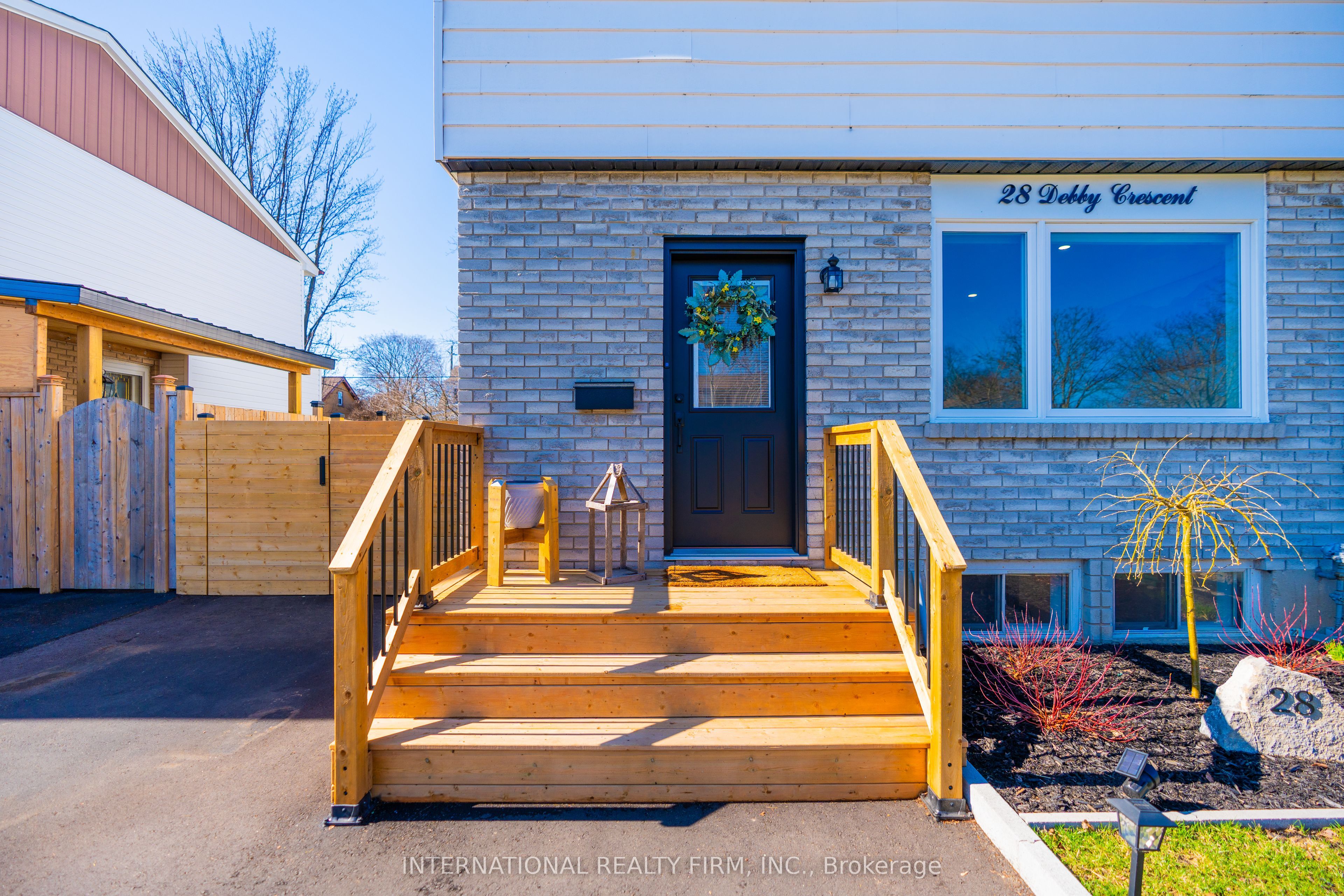 28 Debby Crescent, Brantford, ON N3R 7A4 photo 2