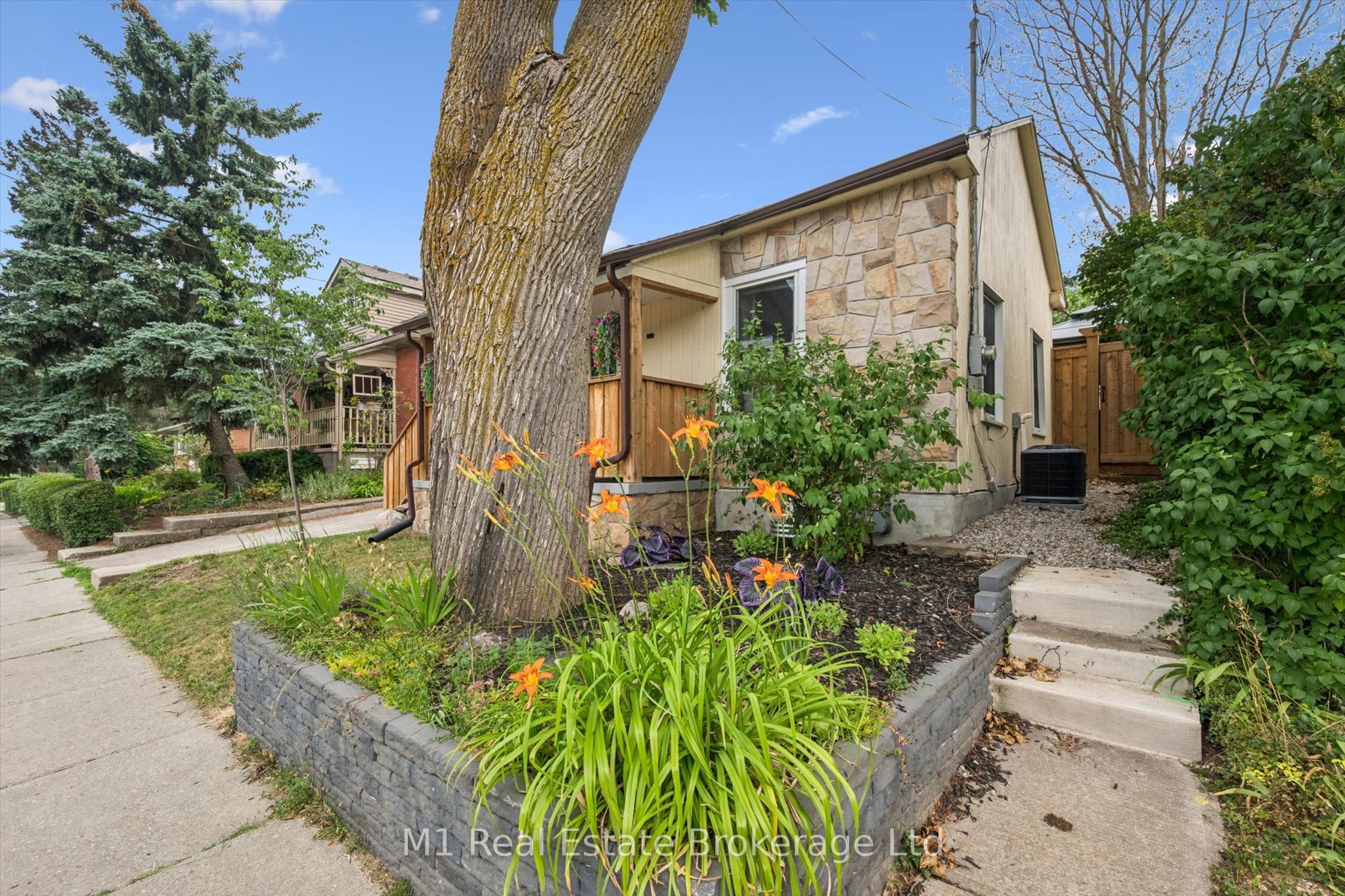 31 Bagot Street, Guelph, ON N1H 5T2 photo 3