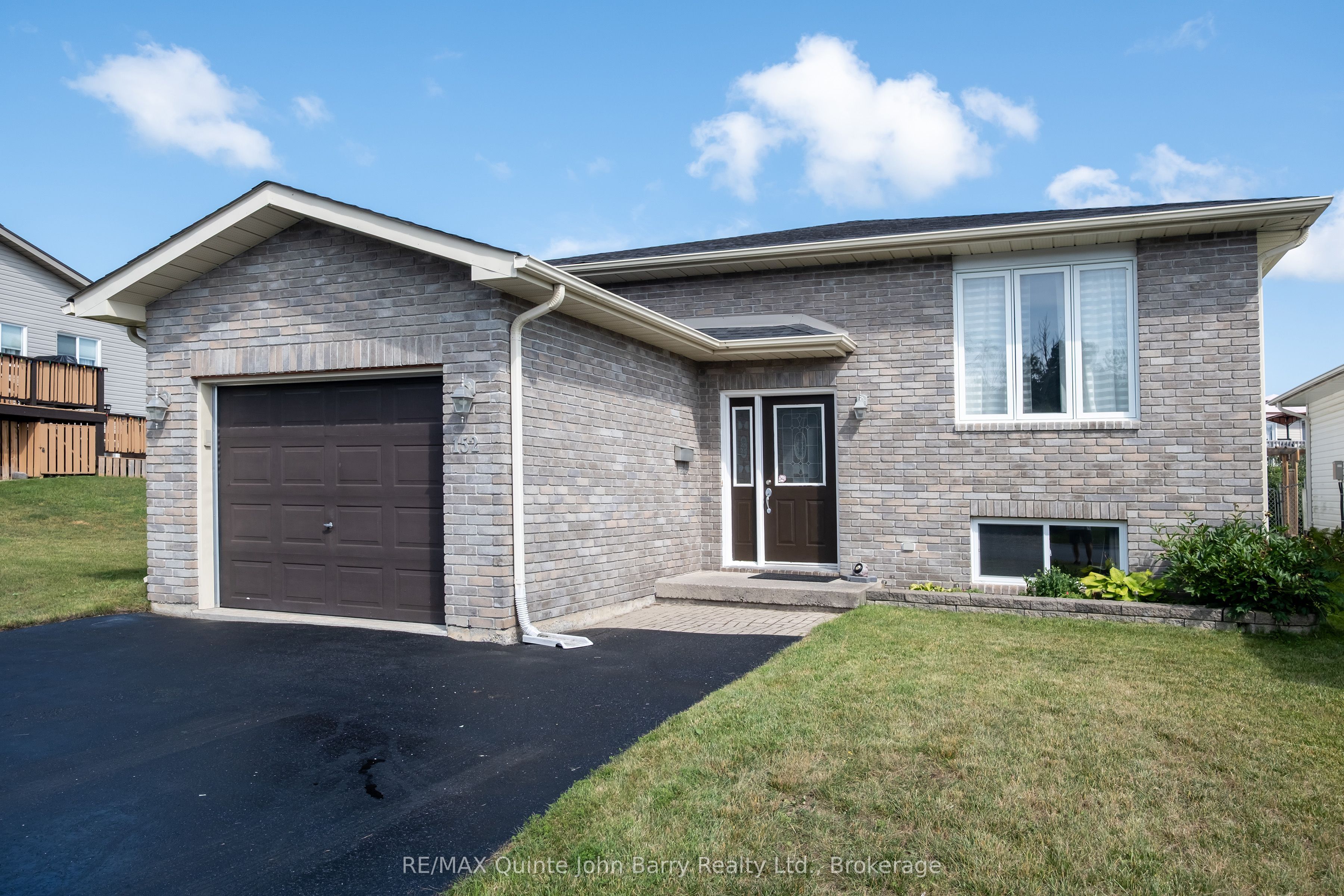 152 Nicholas Street, Quinte West, ON K8V 6B2 photo 2