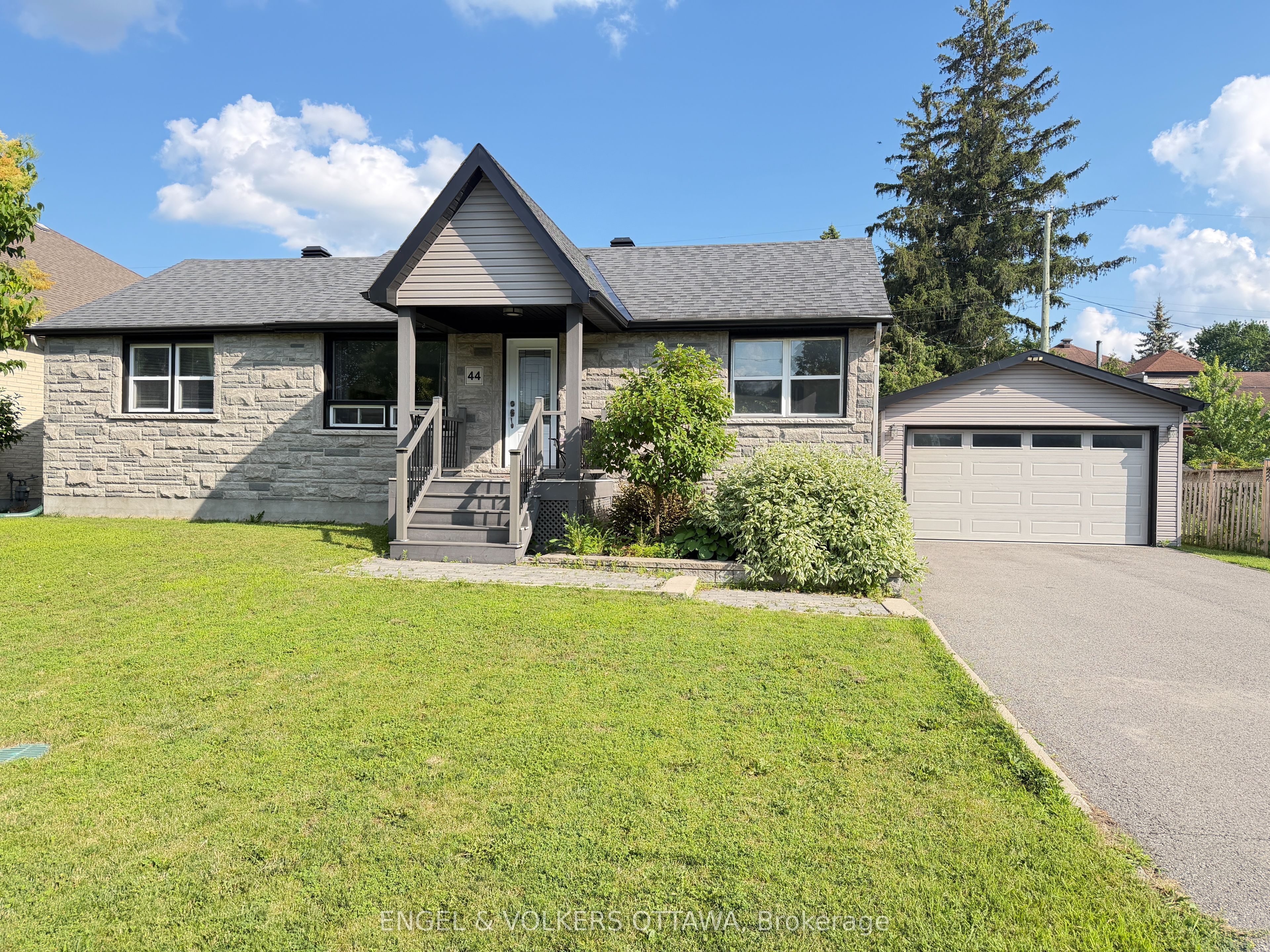 44 Granton Avenue, Meadowlands - Crestview and Area, ON K2G 1W8