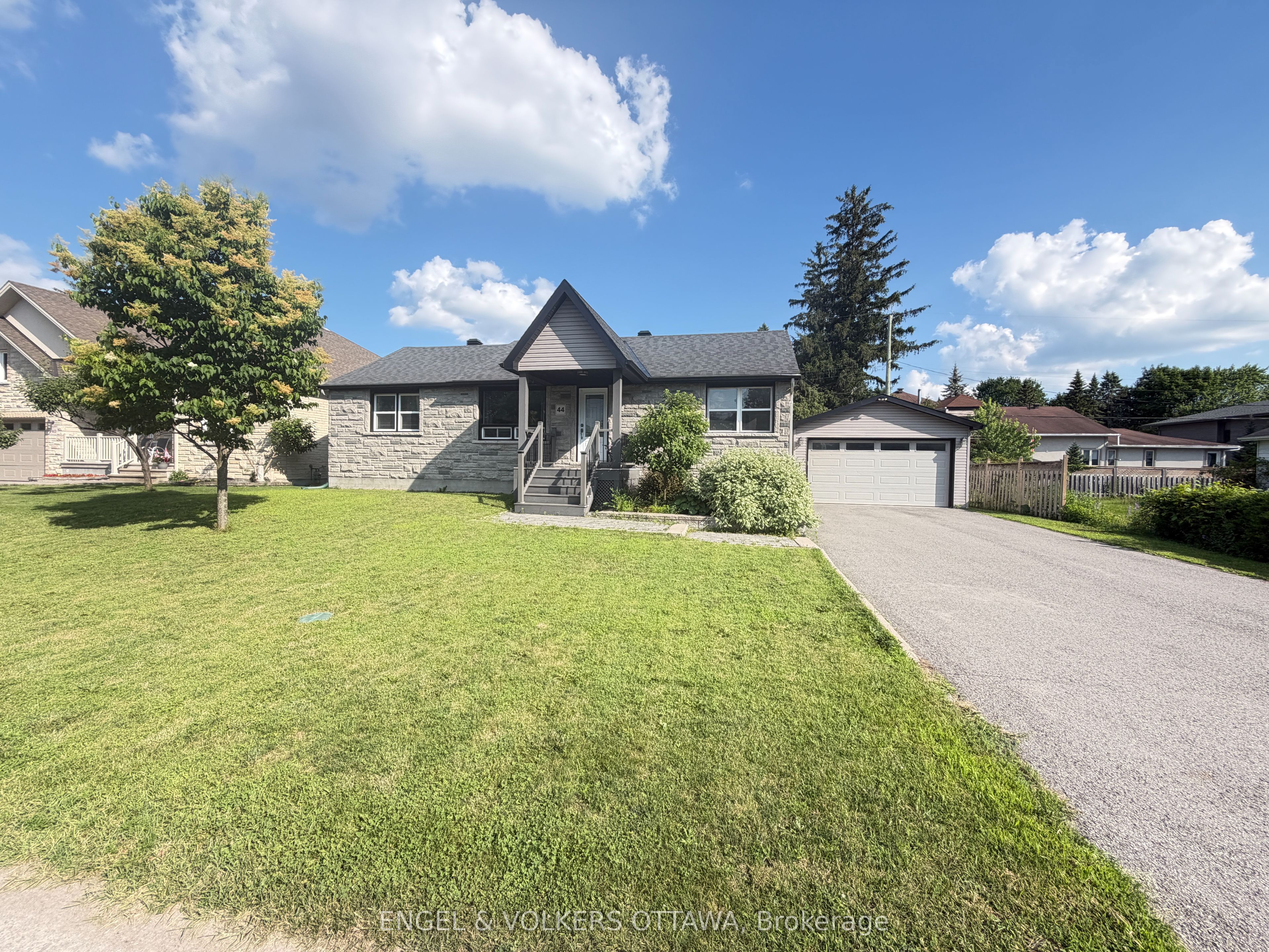 44 Granton Avenue, Meadowlands - Crestview and Area, ON K2G 1W8 photo 2