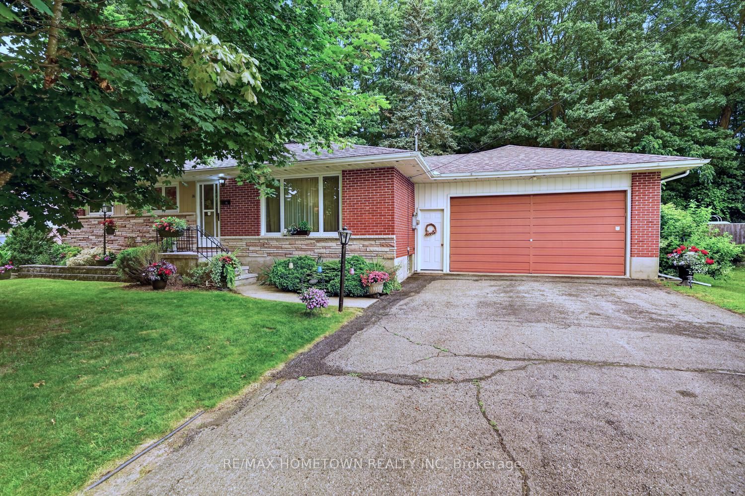 21 Fairway Crescent, Brockville, ON K6V 3V1 photo 2
