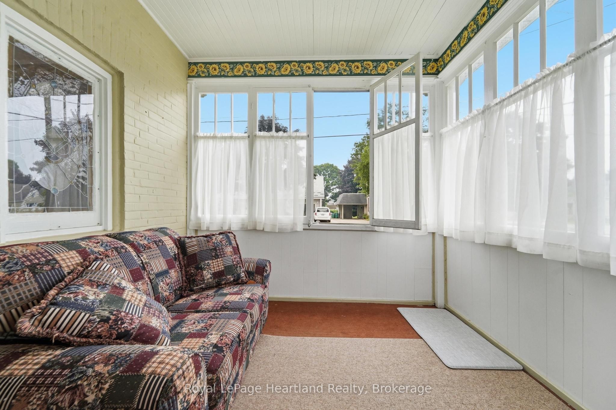 107 Wellington Street S, Goderich, ON N7A 3T1 photo 4